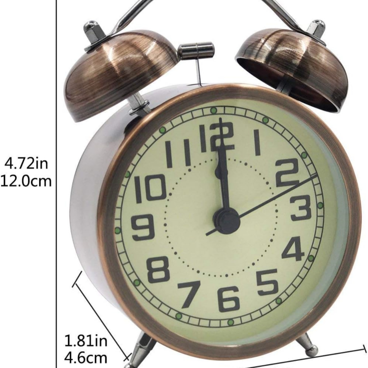 Ein metallischer Wecker im Vintage-Stil mit markierten Abmessungen. Die Zeiger zeigen auf 12:00 Uhr.