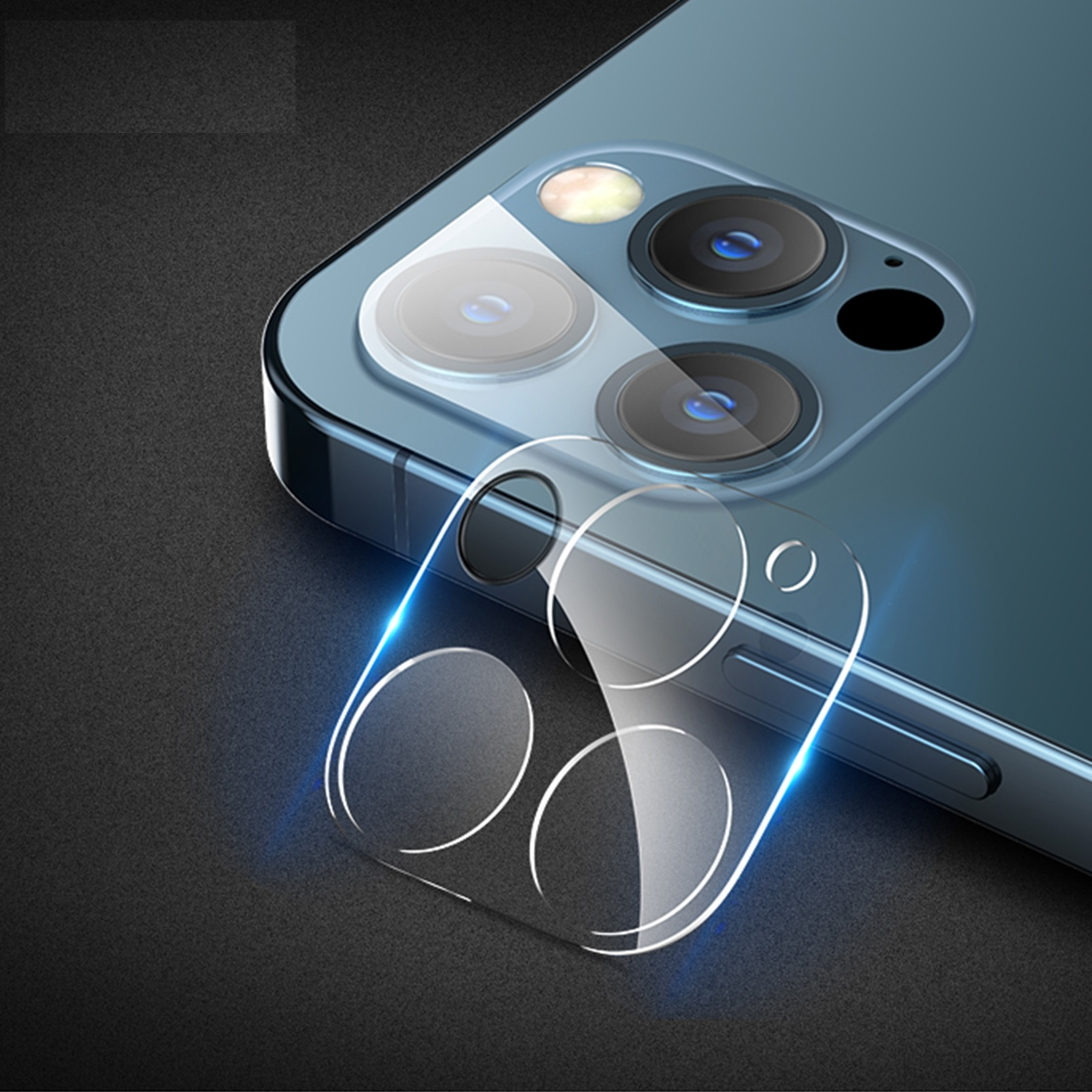 Handy-Kamera-Linsenschutz, transparent mit drei Linsenkreisen, vor schwarzem Hintergrund.