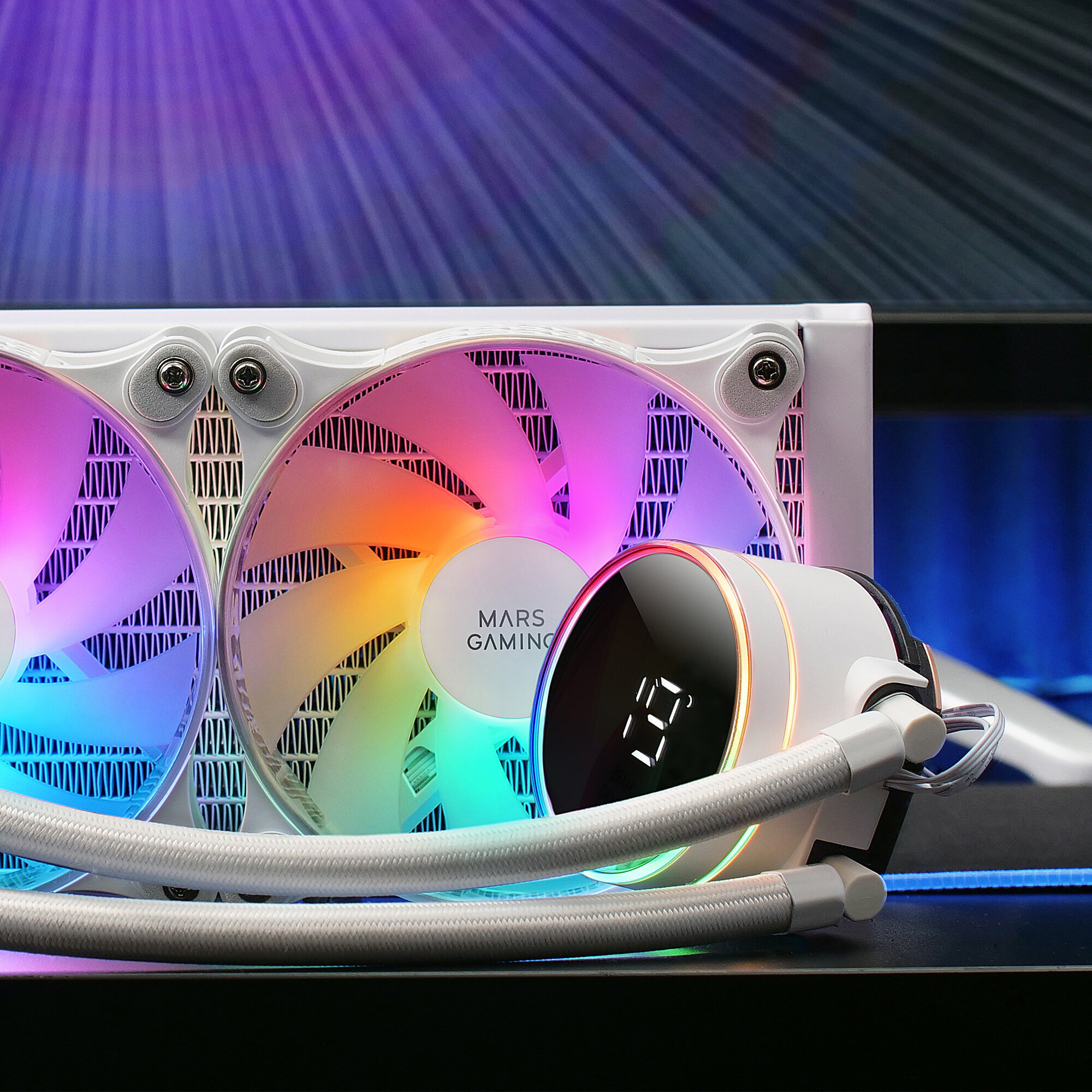 System chłodzenia wodnego komputera z dwoma wentylatorami podświetlonymi wielokolorowymi diodami LED, ekran wyświetlający temperaturę.