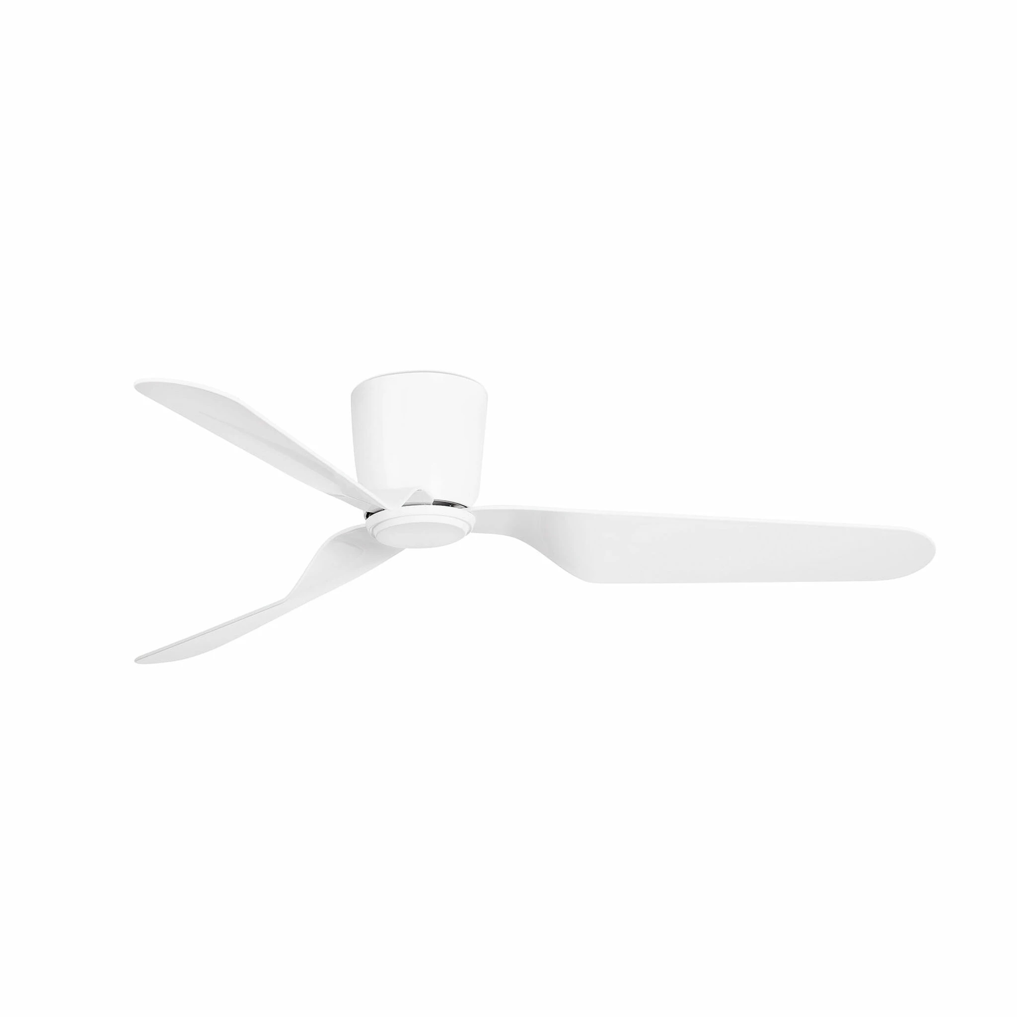 Ventilatore da soffitto bianco con tre pale.