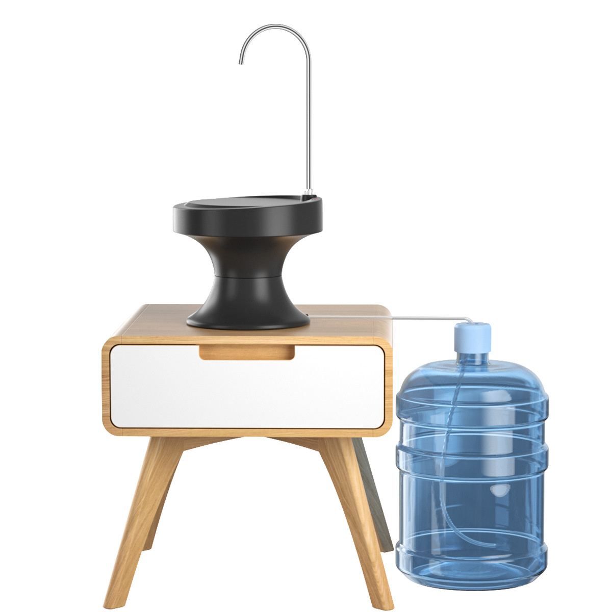 Wasserspender auf einem Holztisch. Eine große Wasserflasche ist an den Spender angeschlossen.