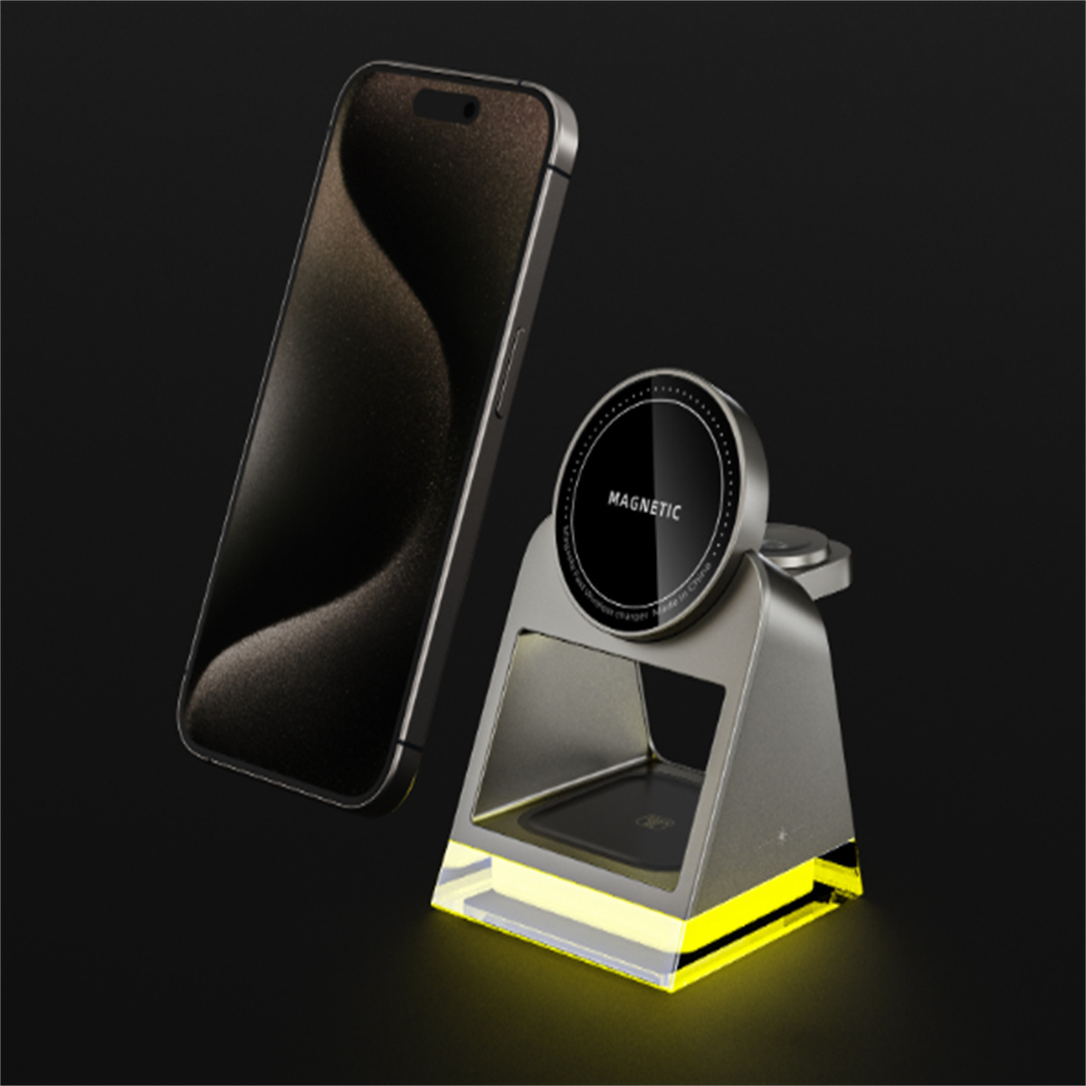 Ein Telefon neben einem magnetischen Telefonladegerät. Das Ladegerät leuchtet gelb.