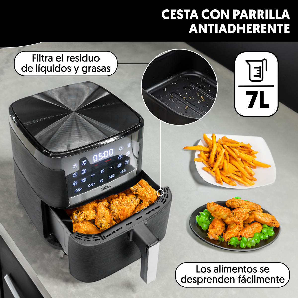 Una freidora de aire con comida frita dentro. También hay comida frita en un plato.