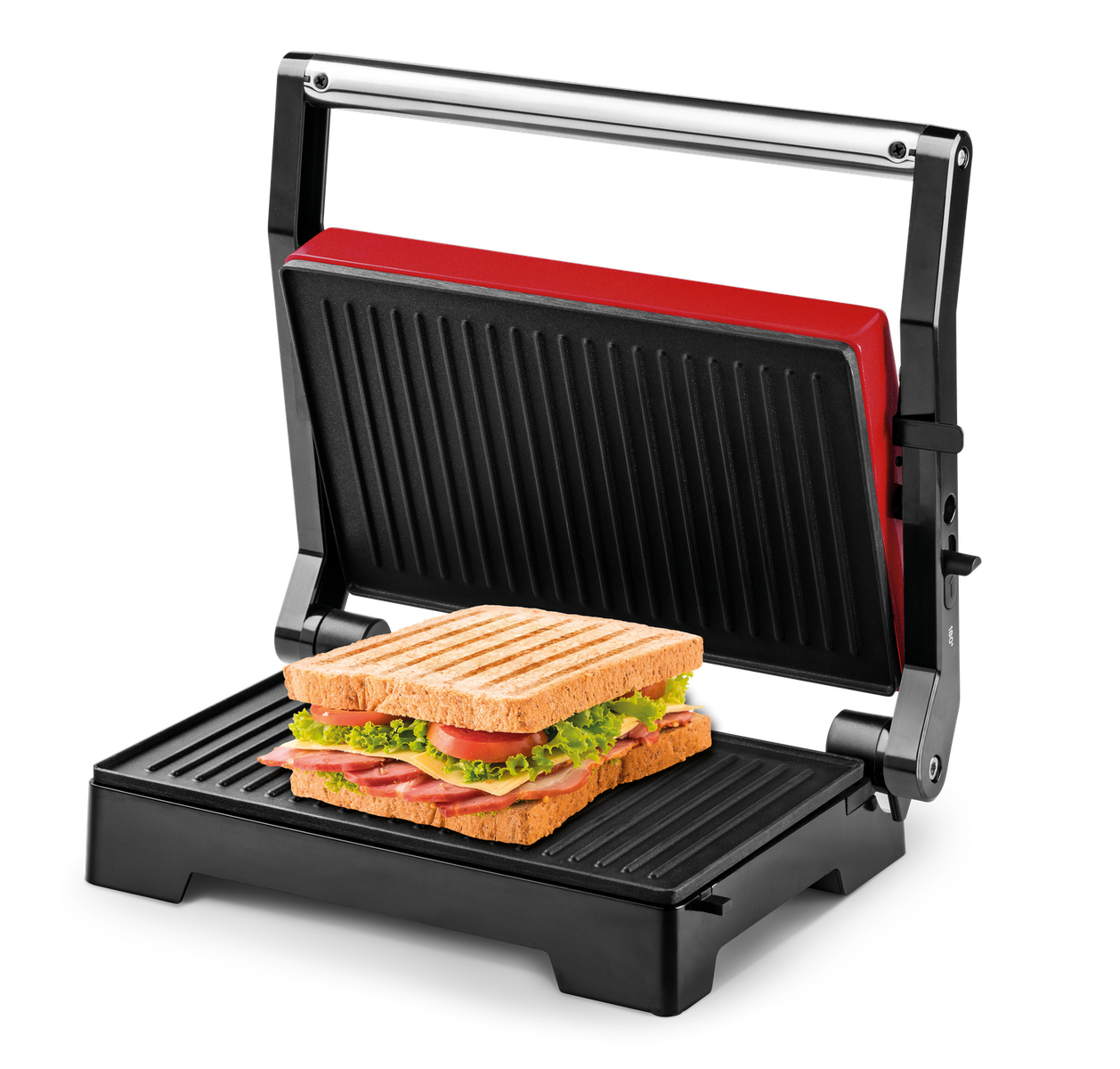Una macchina per sandwich rossa e nera con un sandwich all'interno. Il sandwich ha formaggio, prosciutto e lattuga.