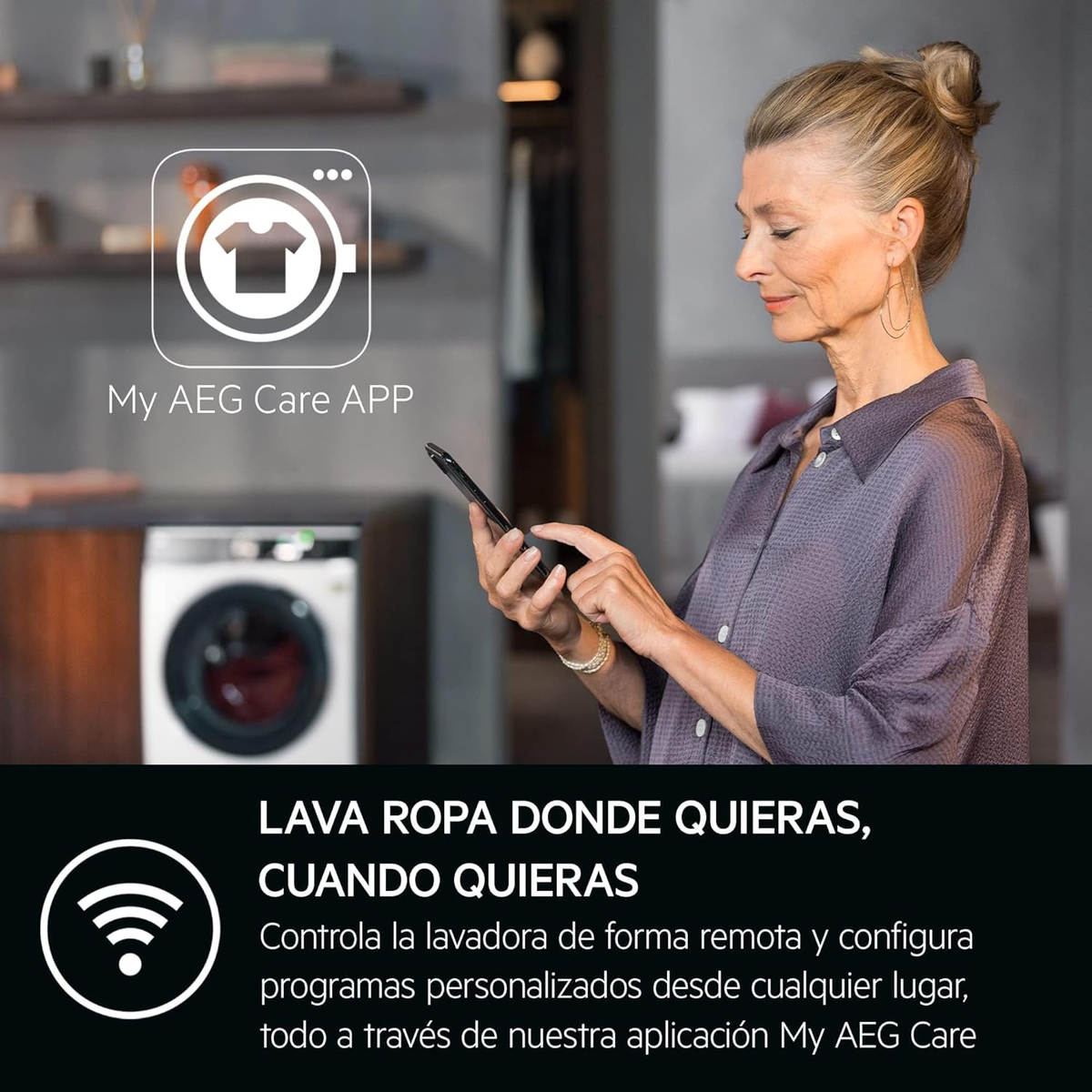 Kobieta korzystająca z telefonu z pralką i logo My AEG Care App w tle.