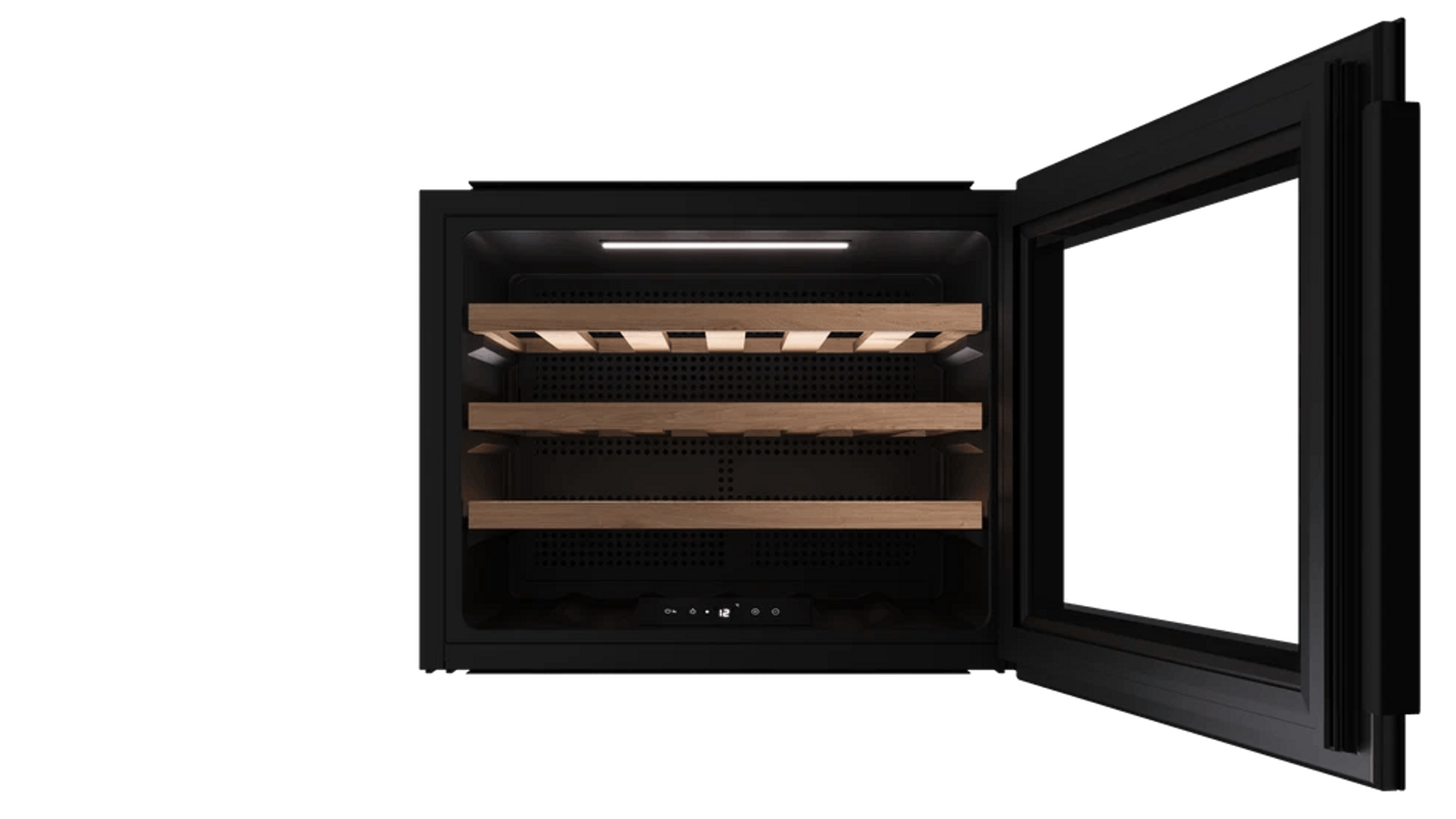 Chłodziarka do wina z drewnianymi półkami i otwartymi drzwiami, czarne wnętrze i zewnętrze.