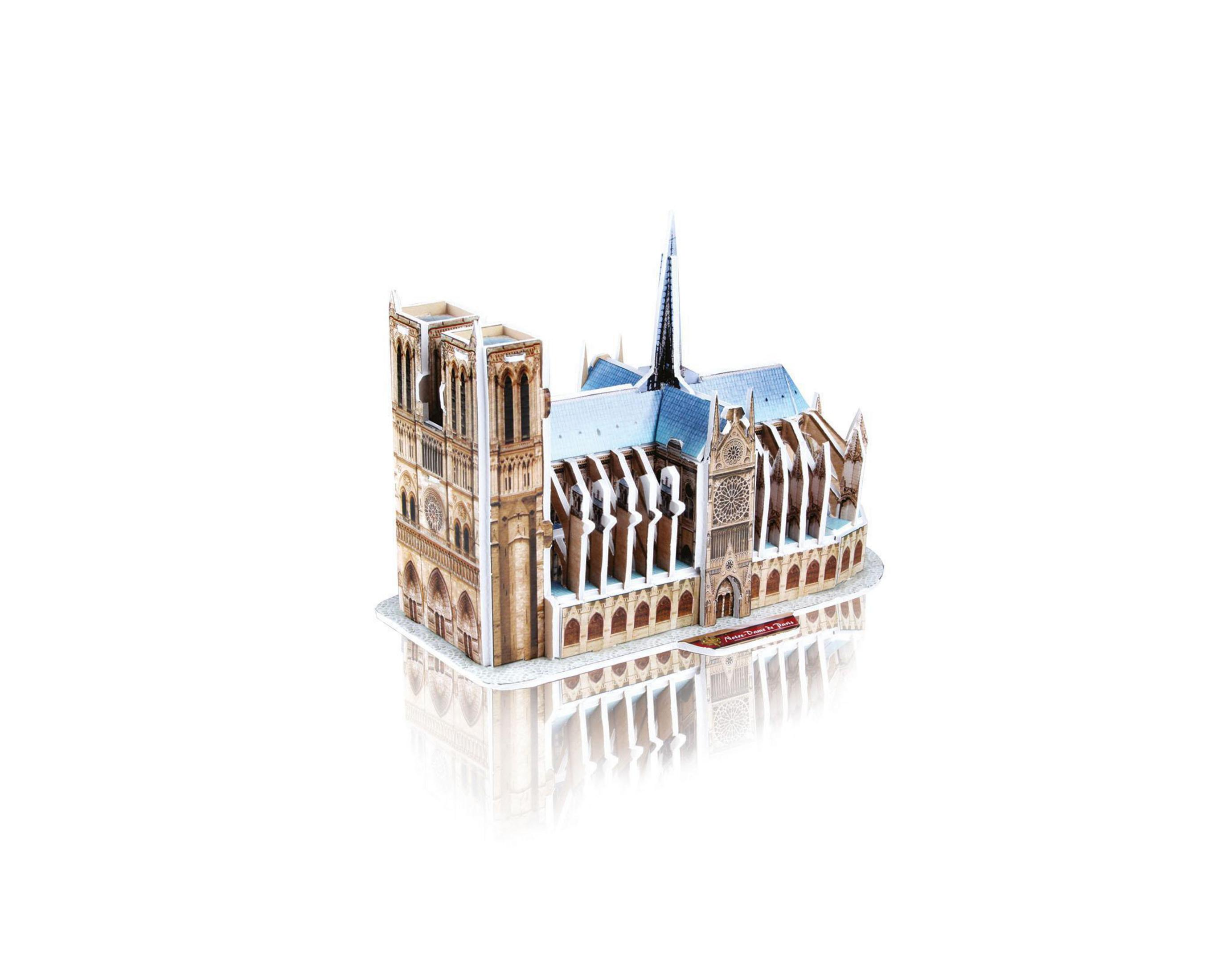 3D-Puzzle der Notre Dame Kathedrale, weißer Hintergrund, mit Spiegelung darunter.