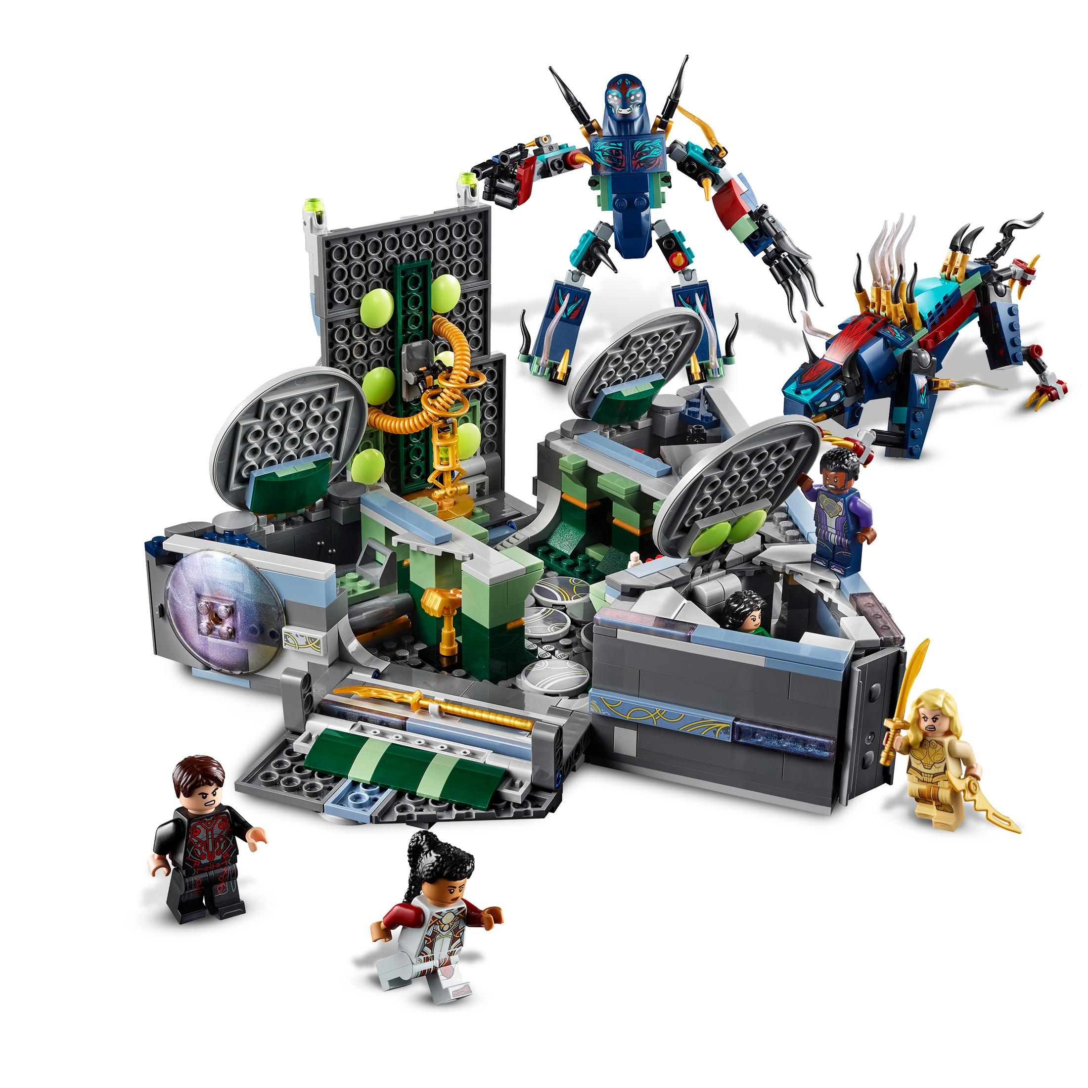 Lego-Set mit Minifiguren und Roboterfiguren. Das Set zeigt ein Gebäude und Charaktere.