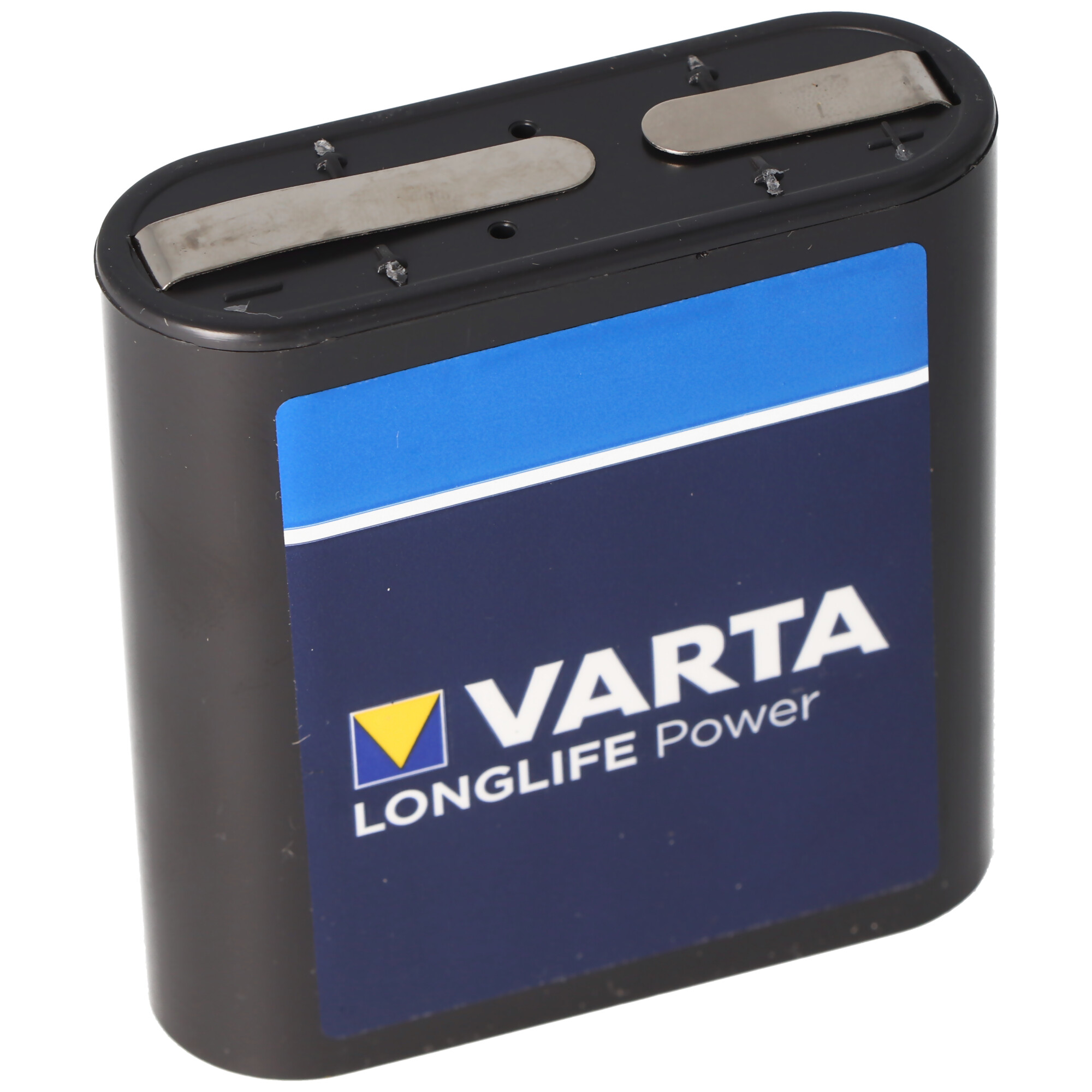 Eine VARTA Longlife Power Batterie. Sie ist schwarz mit blauem und gelbem Branding auf der Vorderseite.