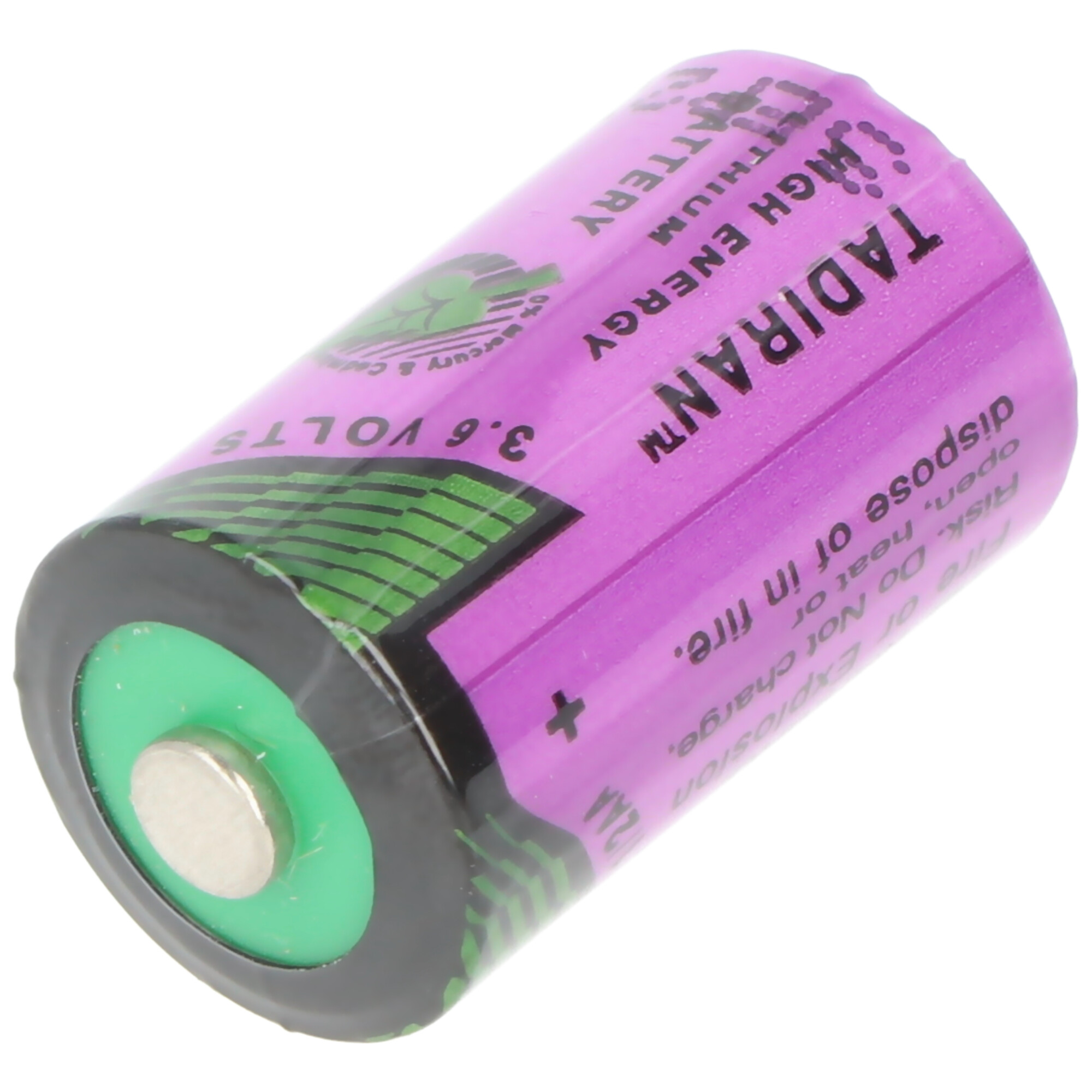 Zylindrische Batterie mit Etiketten. Weißer Hintergrund.
