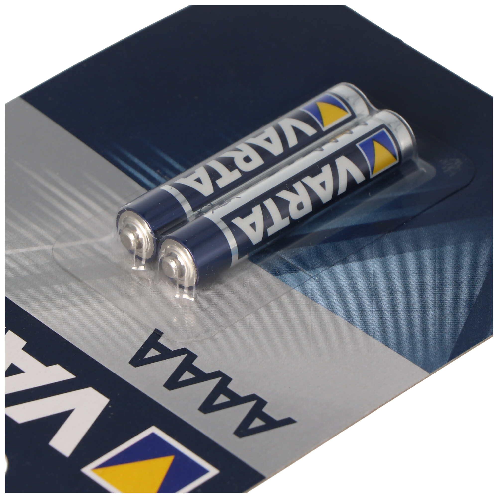 Eine Blisterpackung mit zwei Varta AAA-Batterien. Die Batterien sind silber und blau.