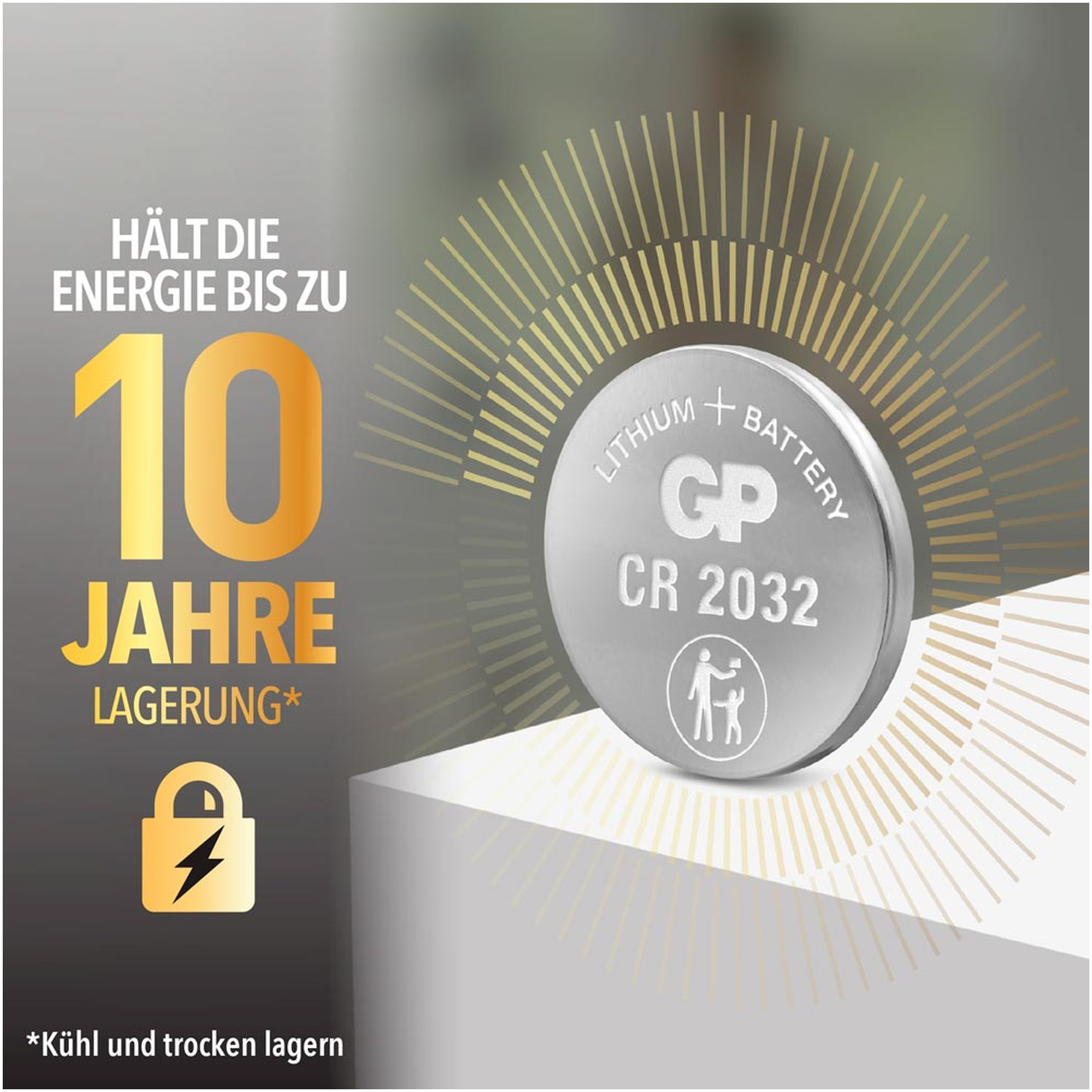 Eine Batterie mit Text. Der Text erwähnt 10 Jahre Lagerung. Gelber und grauer Hintergrund.