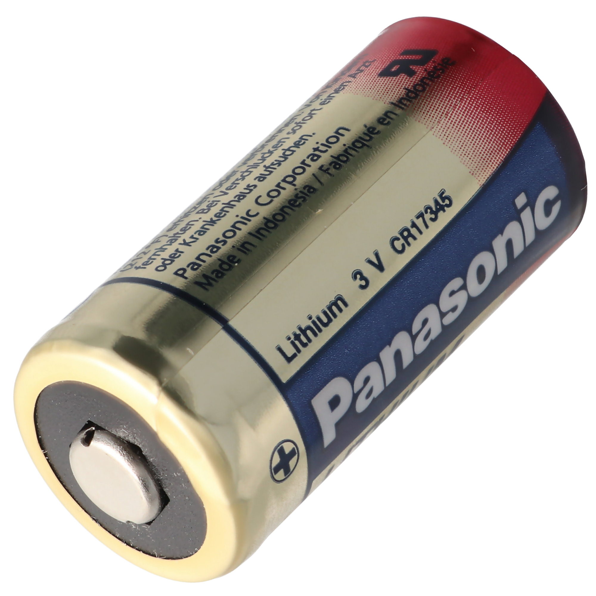 Eine zylindrische Panasonic Lithiumbatterie mit Text auf der Seite, isoliert auf Weiß.