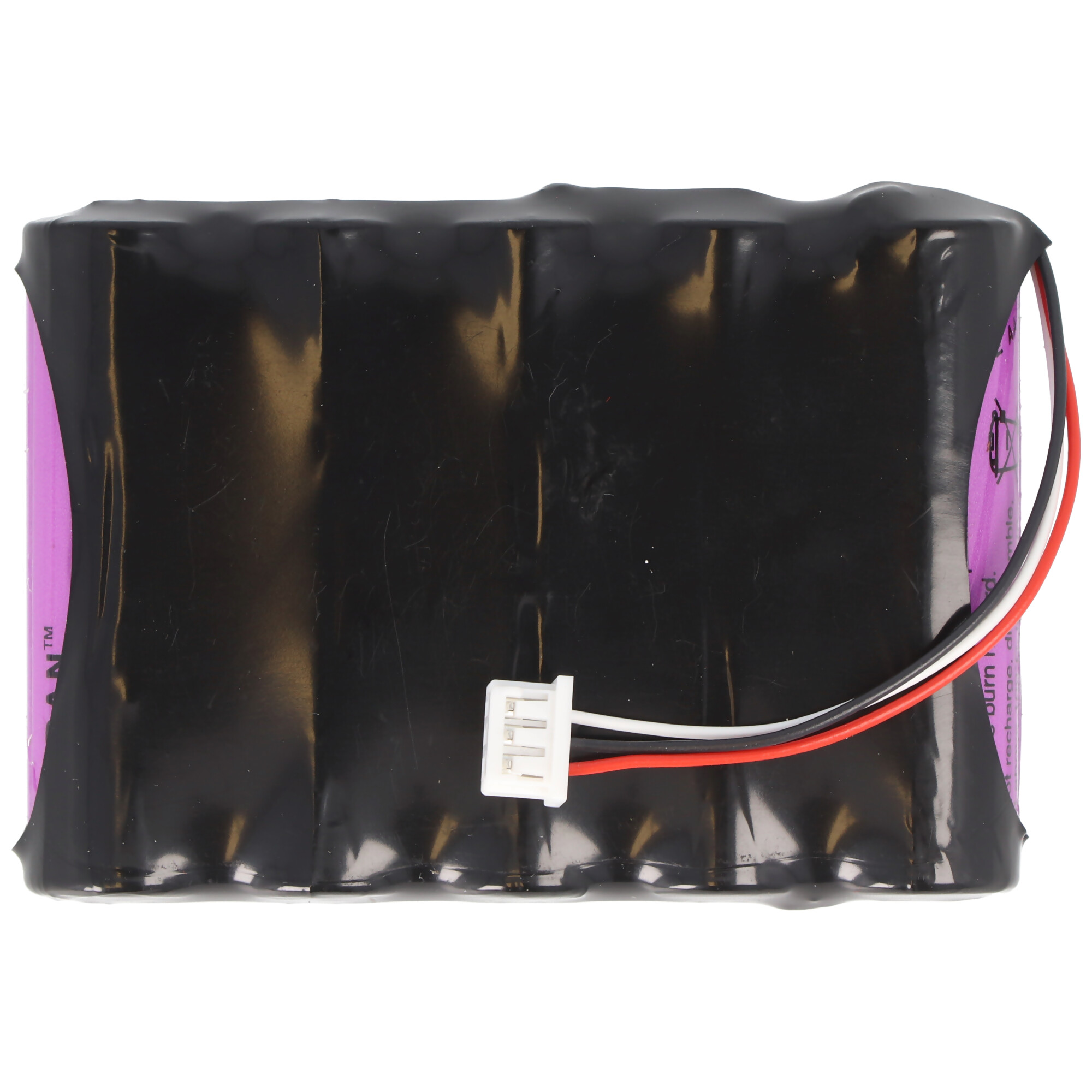 Ein schwarzes Batteriepack mit Drähten und einem weißen Stecker, eingewickelt in schwarzen Kunststoff. Weißer Hintergrund.