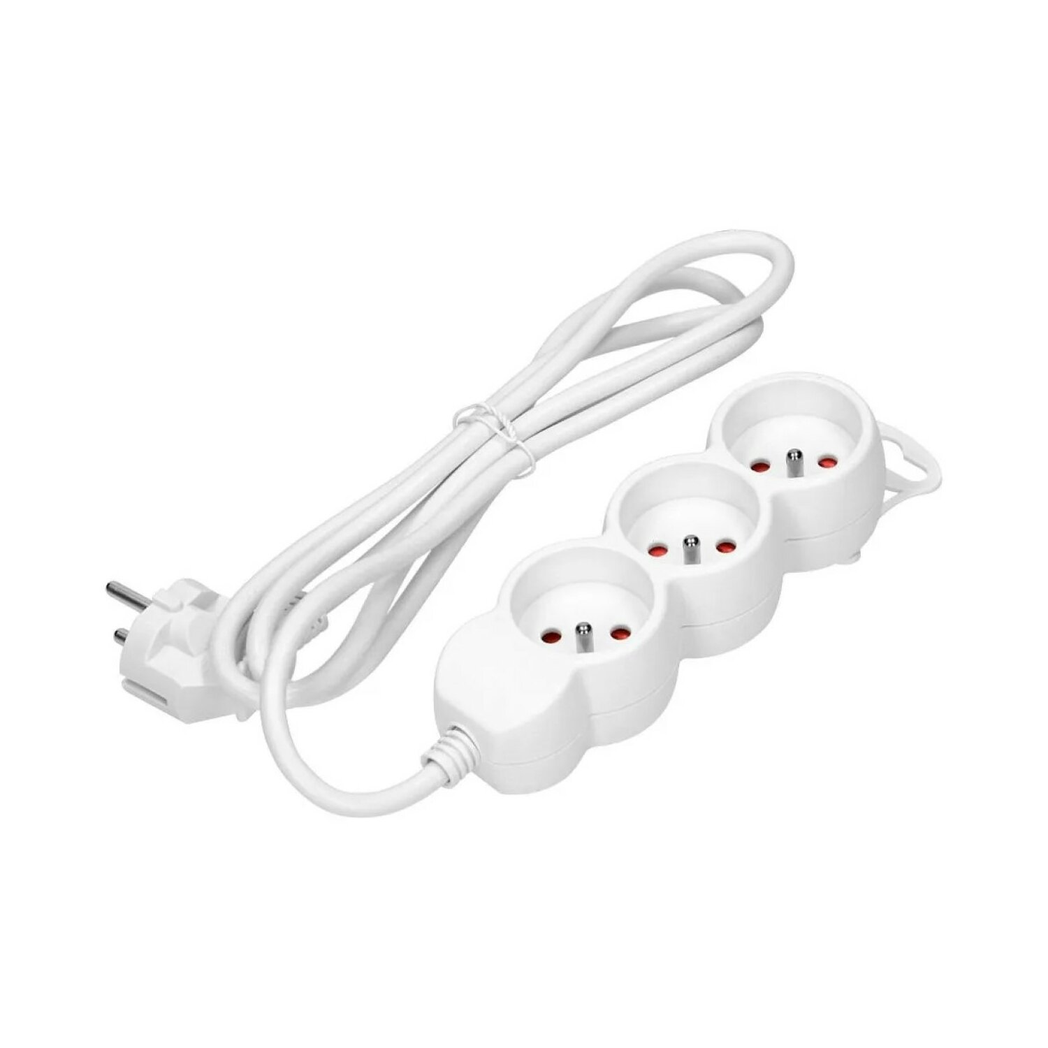 Weißer Dreifach-Steckdosenleiste mit Stecker. Der Stecker ist links und die Steckdosen rechts.