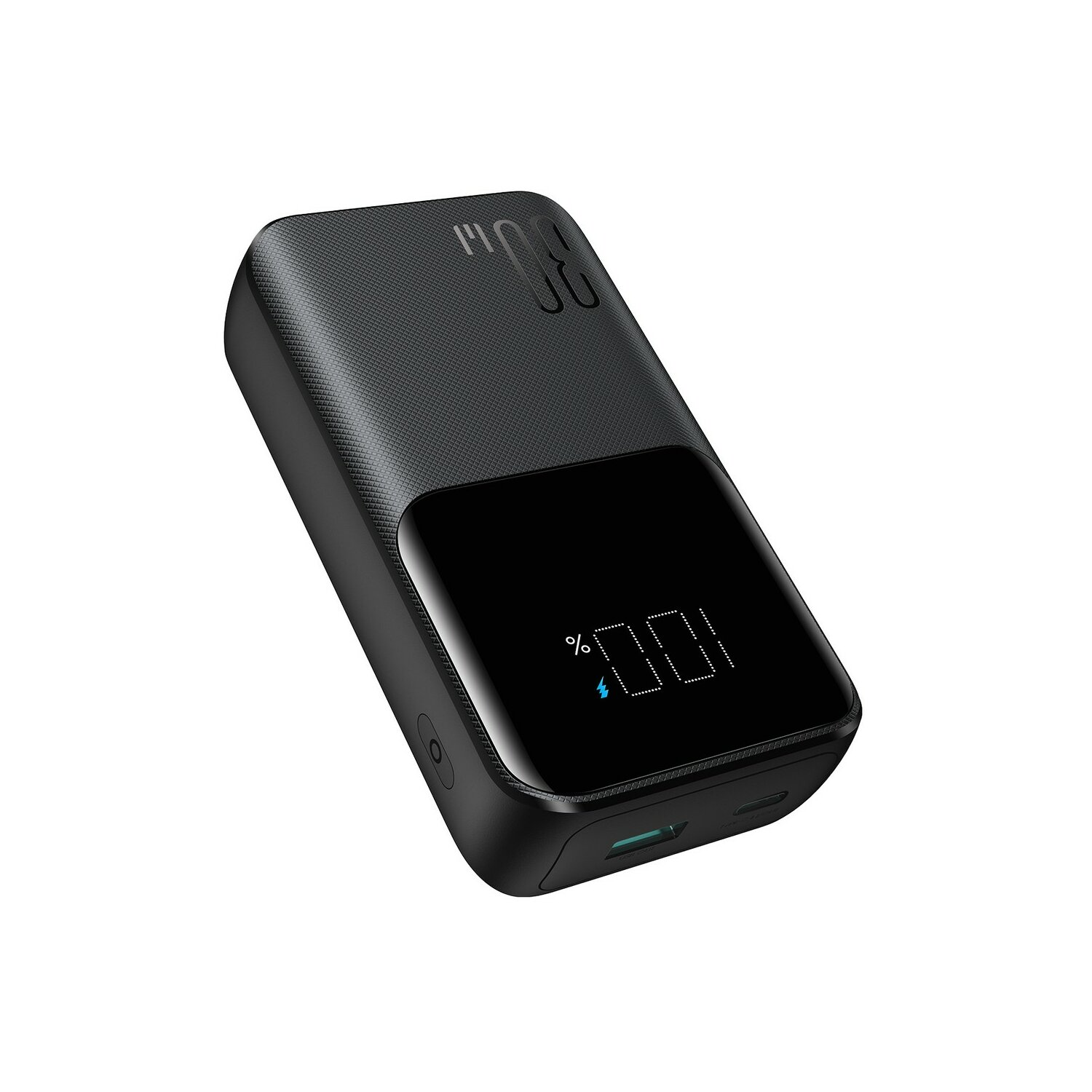 Eine schwarze Powerbank mit digitaler Anzeige, die 100% anzeigt. Sie liegt auf einer weißen Oberfläche.