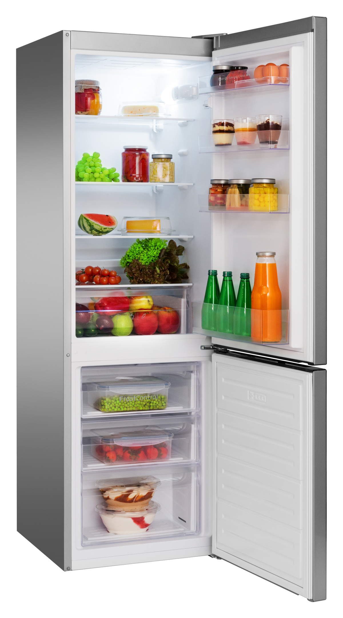 Ein offener Kühlschrank mit Obst, Gemüse und Gläsern. Die Tür ist rechts.