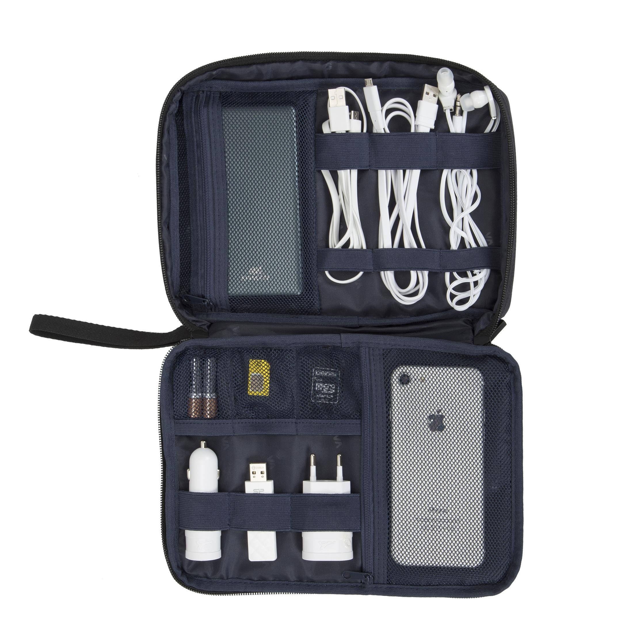 Organizzatore da viaggio nero aperto con elettronica. Sfondo bianco.