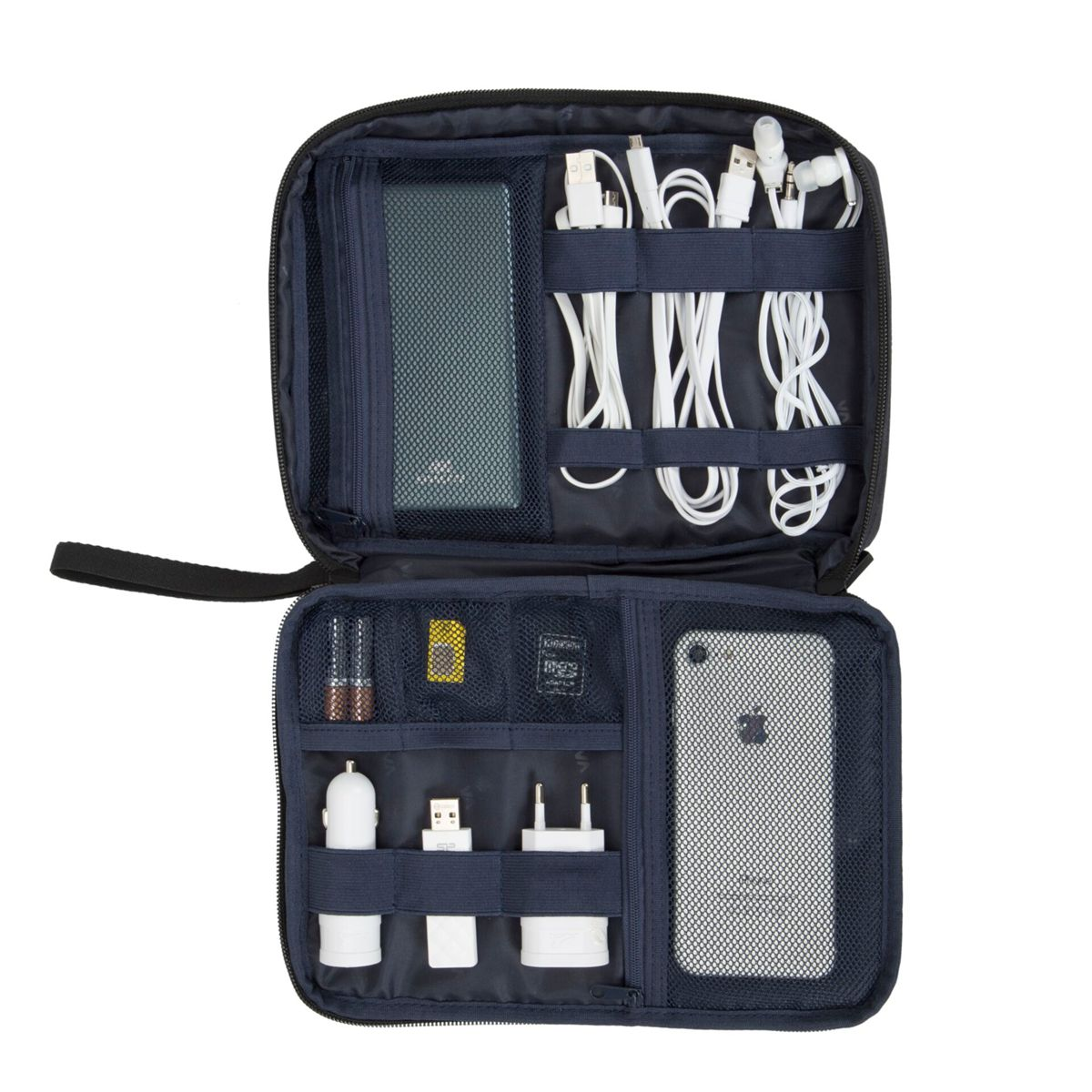 Organizzatore tecnologico blu navy aperto pieno di cavi, caricatore, telefono e accessori.