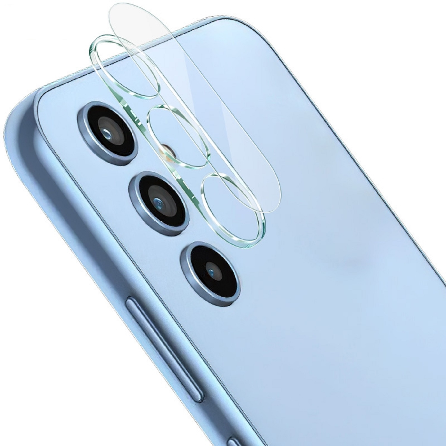 Ein hellblaues Telefon mit einem Kameraschutz. Es hat drei Kameralinsen.