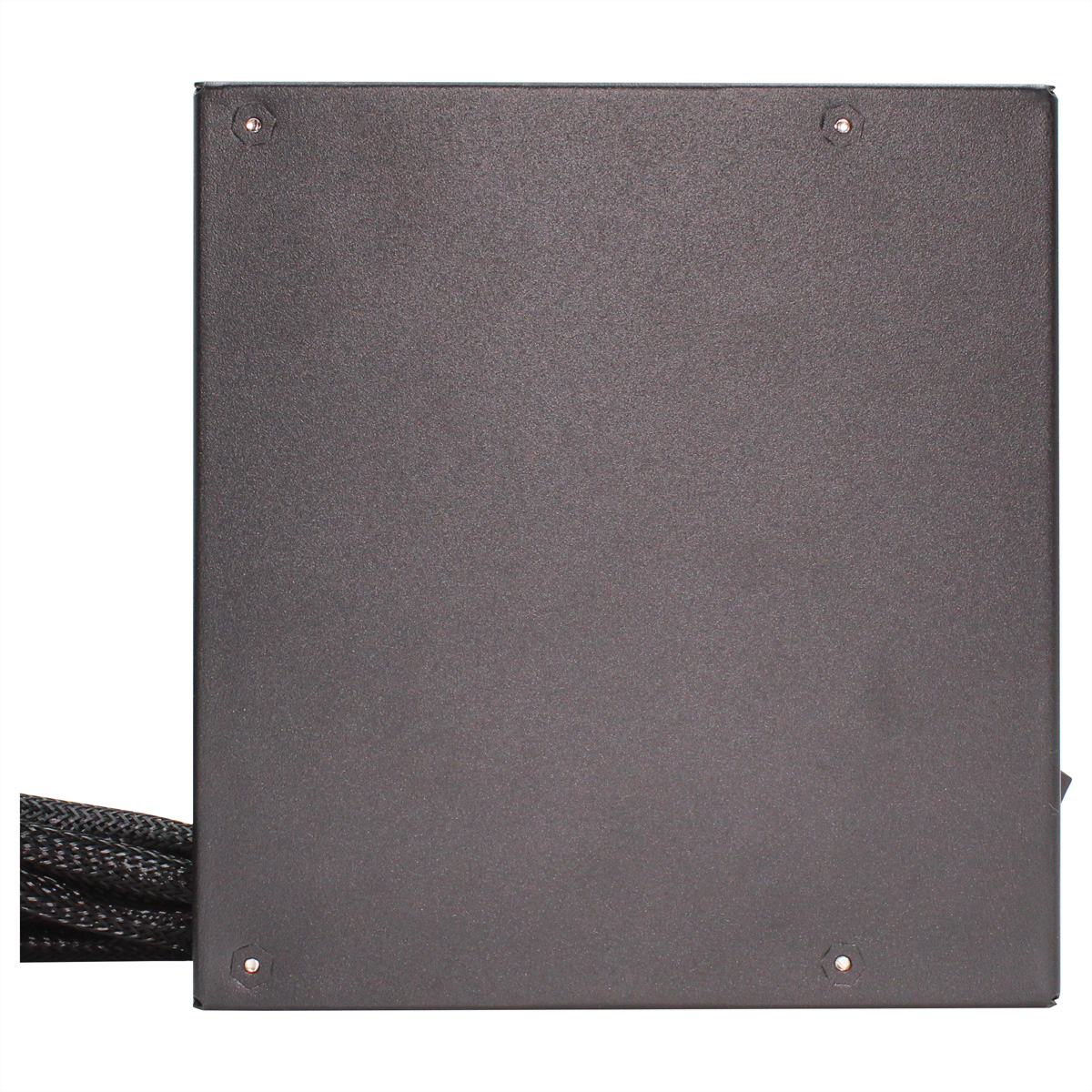 Ciemny, prostokątny zasilacz z kilkoma śrubami i czarnym kablem na białym tle.