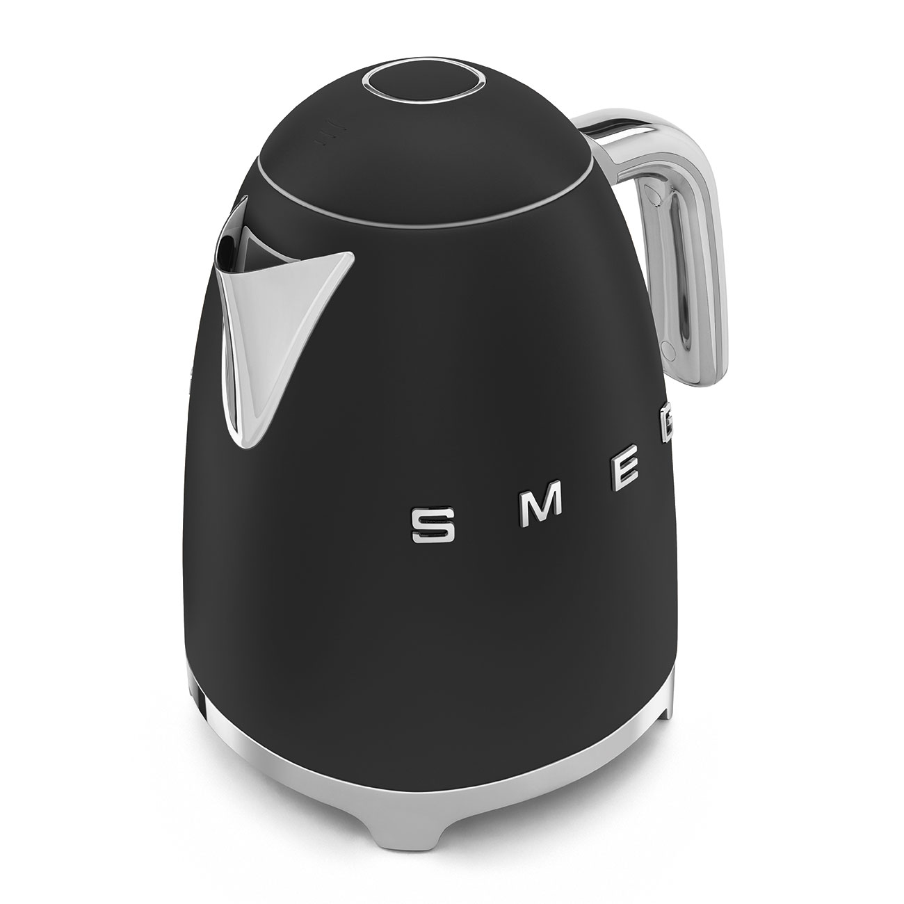 Schwarzer Smeg-Wasserkocher mit silbernen Akzenten. Weißer Hintergrund.
