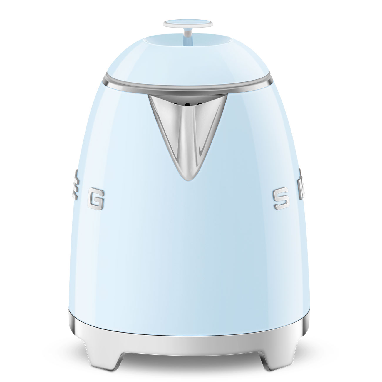 Ein hellblauer Wasserkocher mit silbernem Ausguss und Boden. Das Smeg-Logo ist sichtbar.
