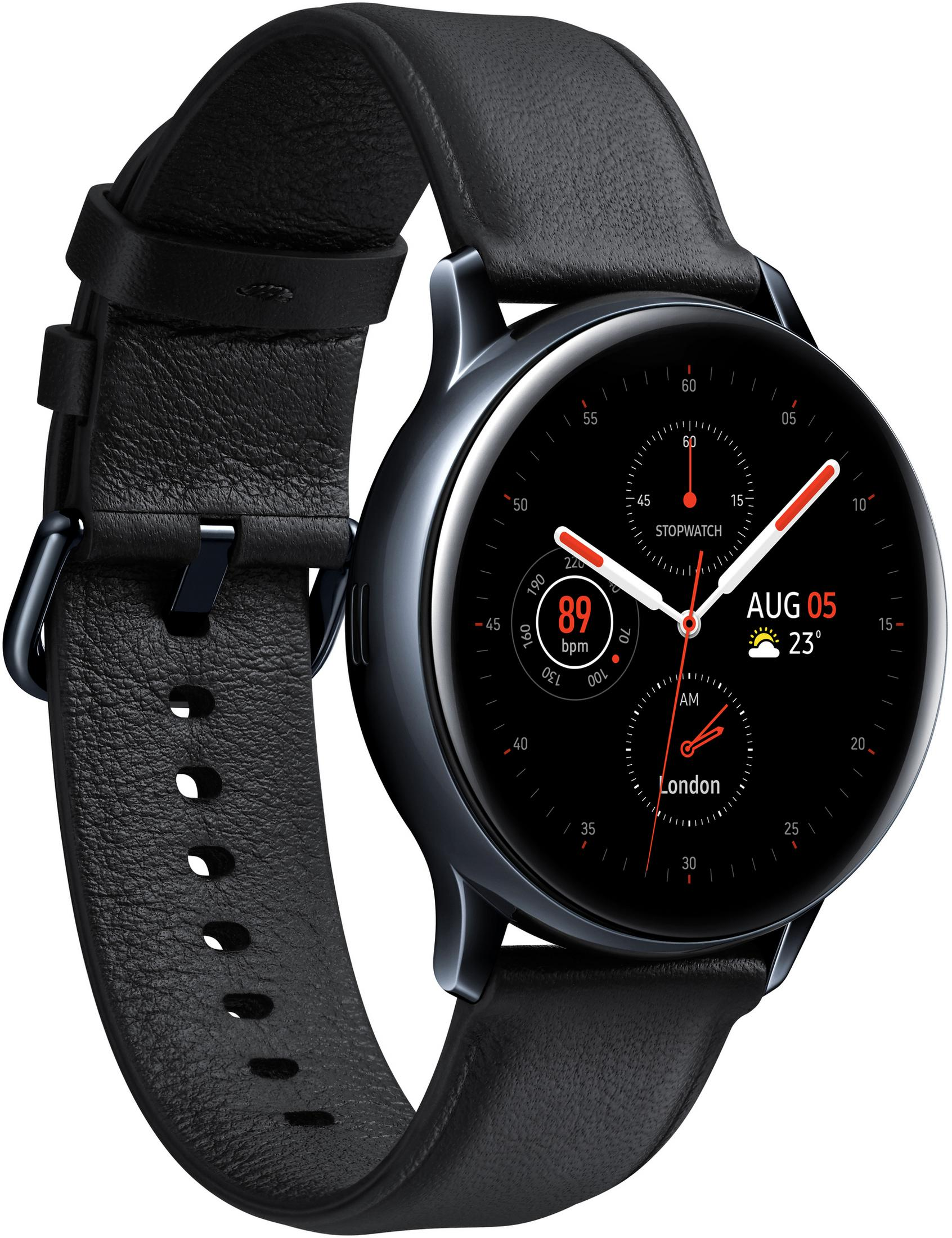Un reloj inteligente negro con una correa de cuero negro. El reloj muestra la fecha, la hora y la frecuencia cardíaca.