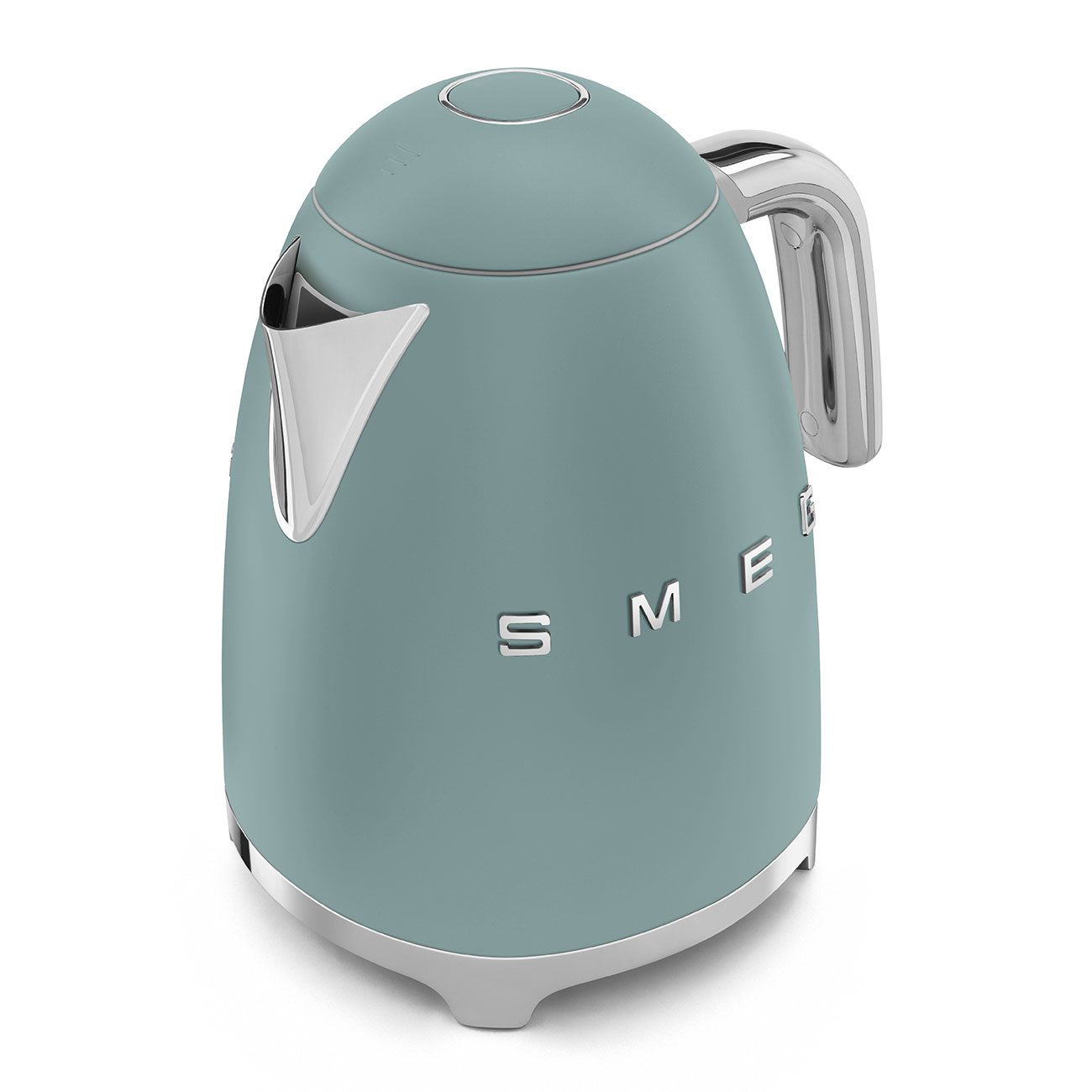 Eine türkisfarbene SMEG-Teekanne mit Chromakzenten auf weißem Hintergrund.