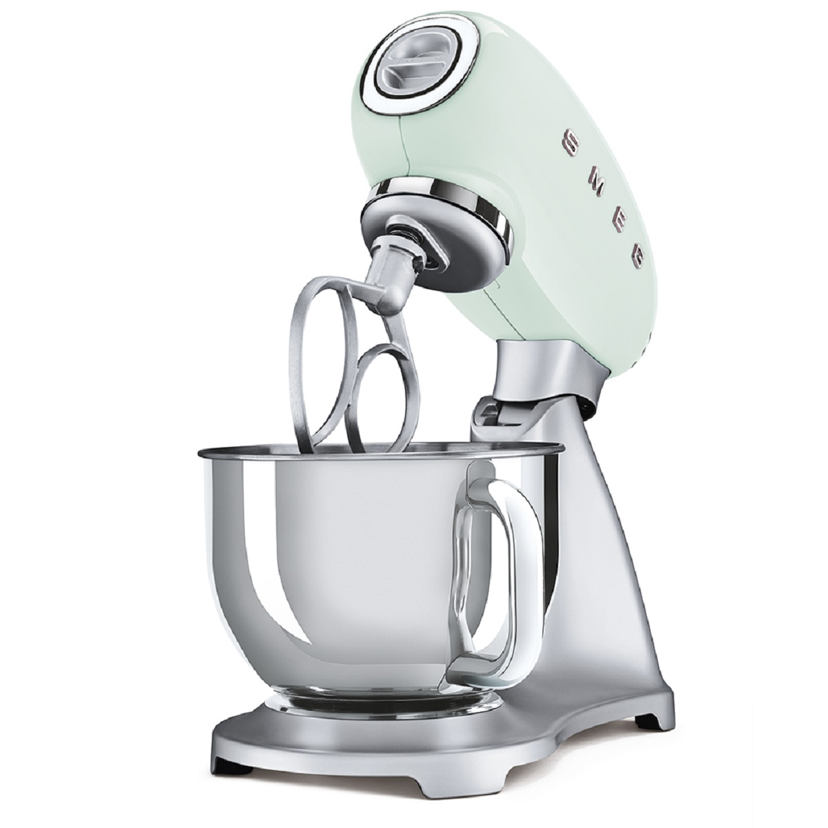 Mintgrüner Smeg-Küchenmixer. Silberne Schüssel und Rühraufsätze. Der Mixer hat das SMEG-Logo.