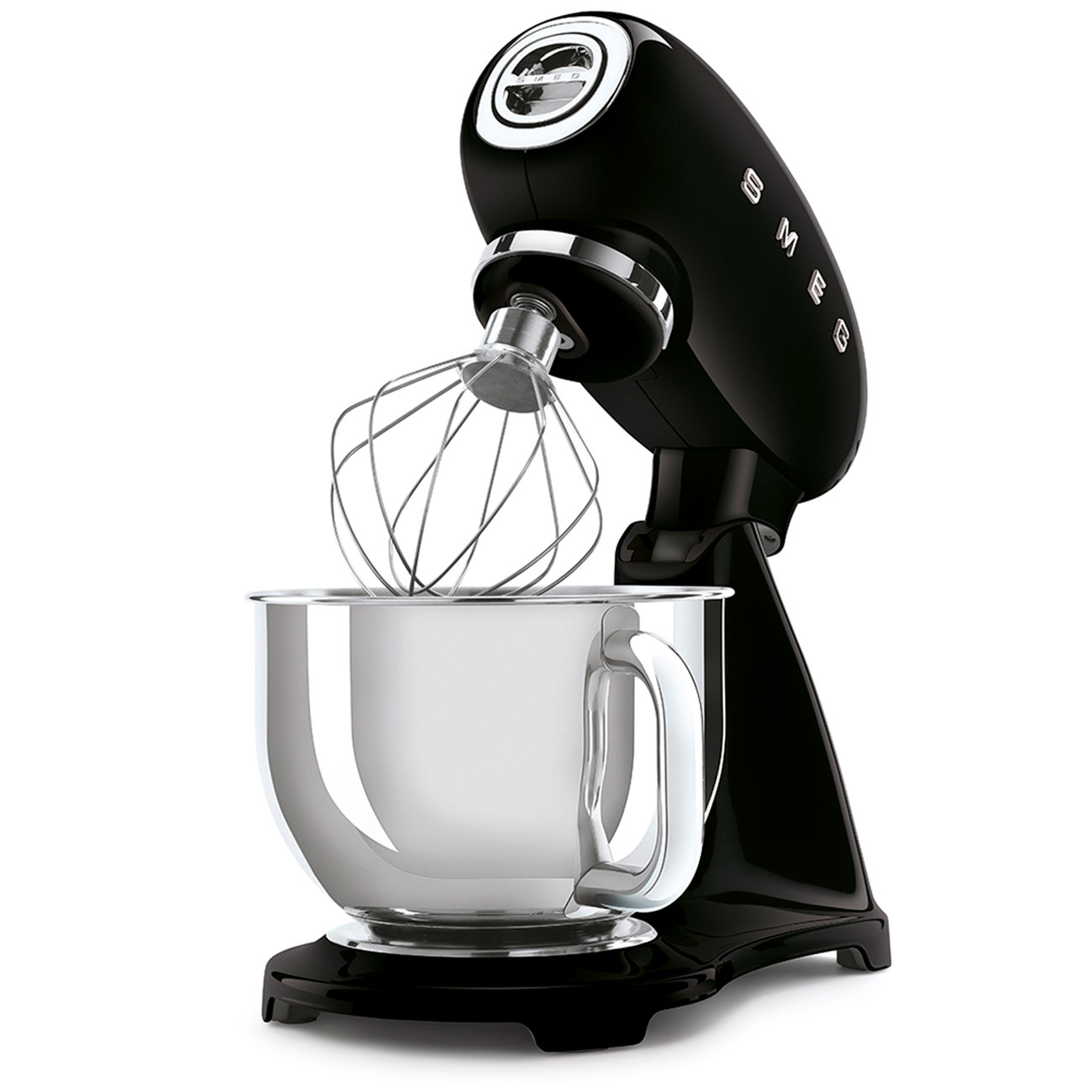 Schwarzer Smeg-Küchenmixer mit Edelstahlschüssel und Schneebesenaufsatz.