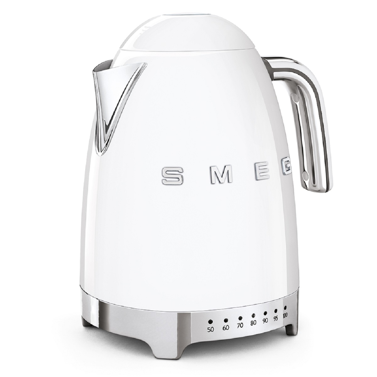 Ein weißer SMEG Wasserkocher mit silbernem Griff und Temperaturanzeige auf weißem Hintergrund.