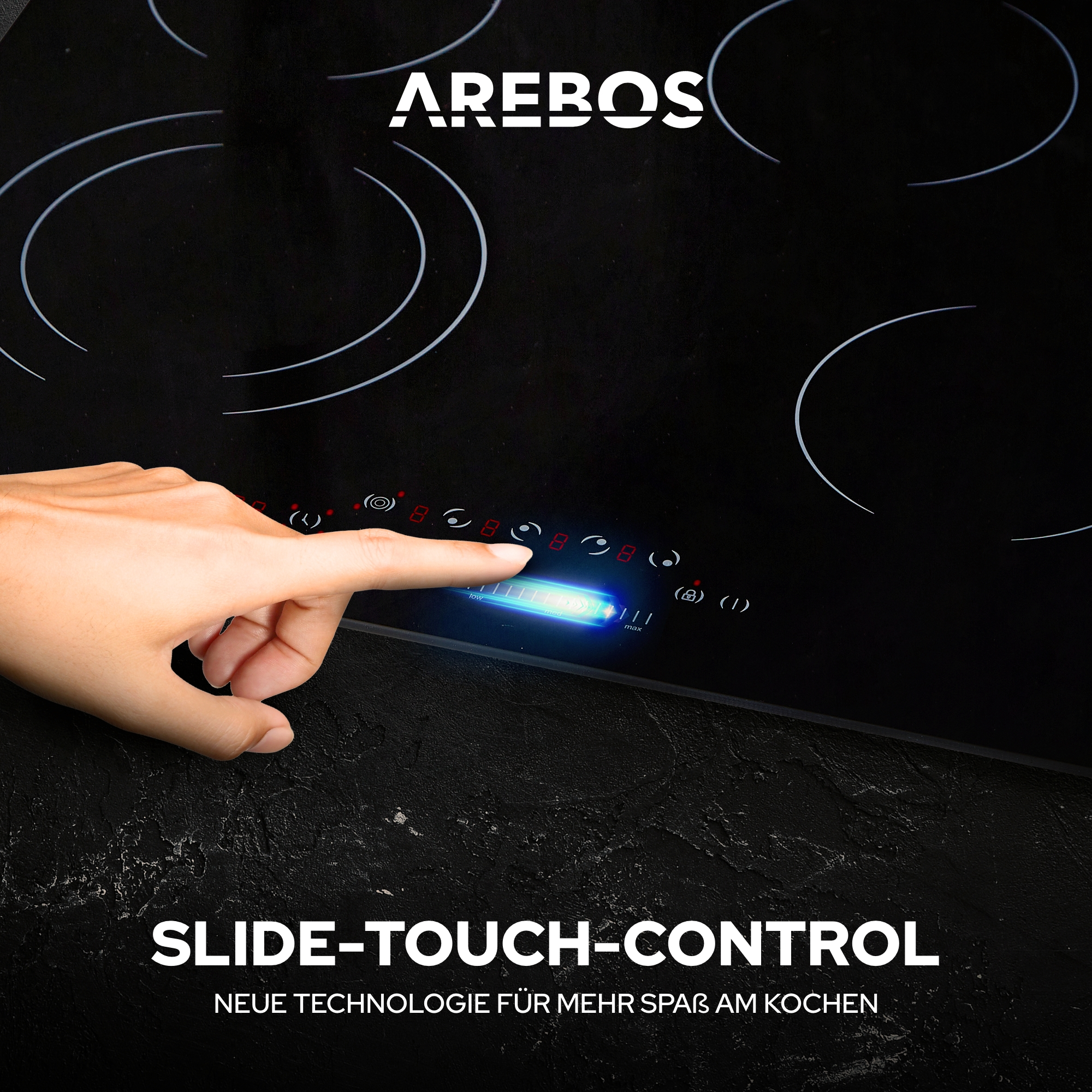 Ein schwarzes Elektrokochfeld, eine Hand berührt das Touch-Bedienfeld.
