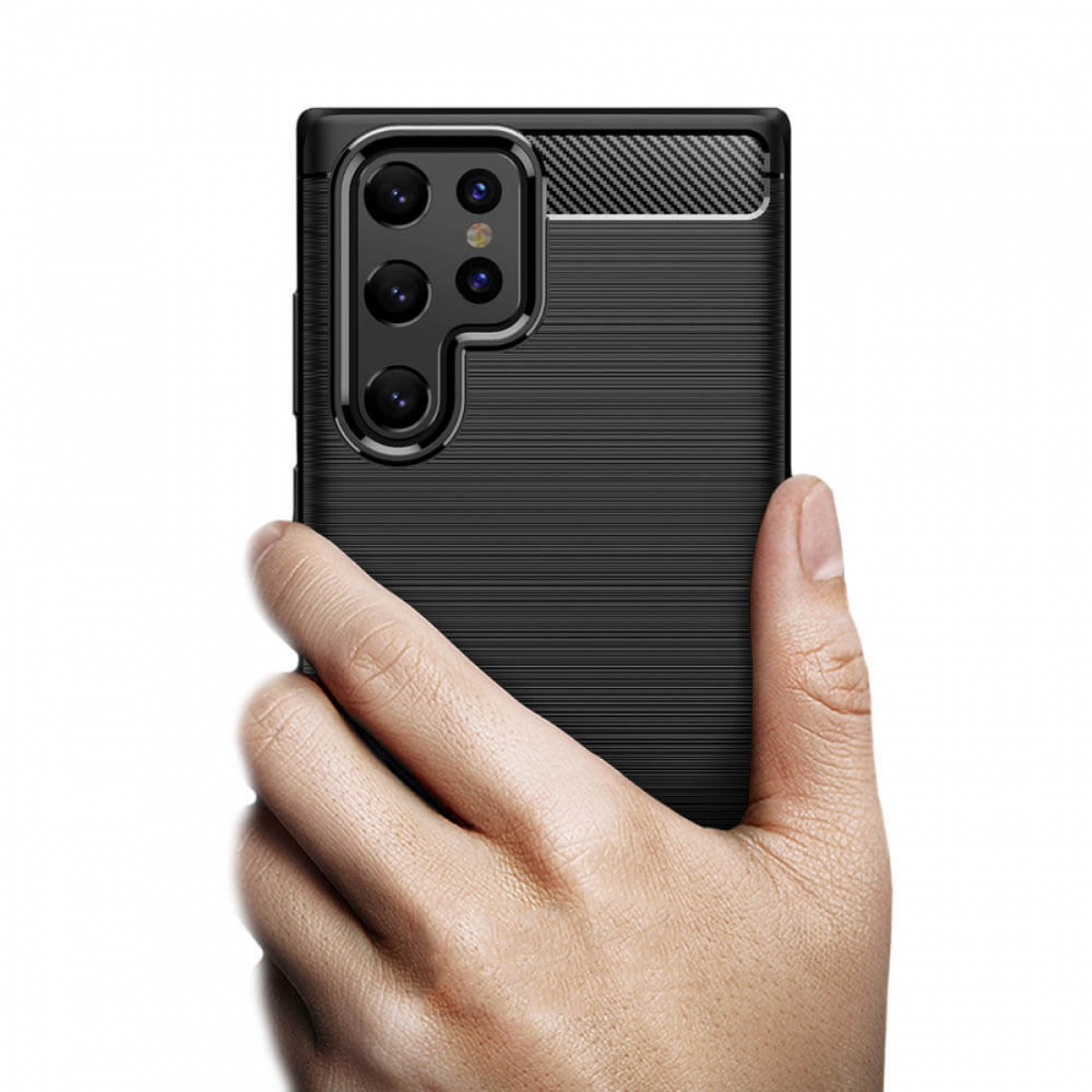 Nahaufnahme einer Hand, die ein schwarzes Telefon hält. Das Telefon hat eine Kohlefasertextur.