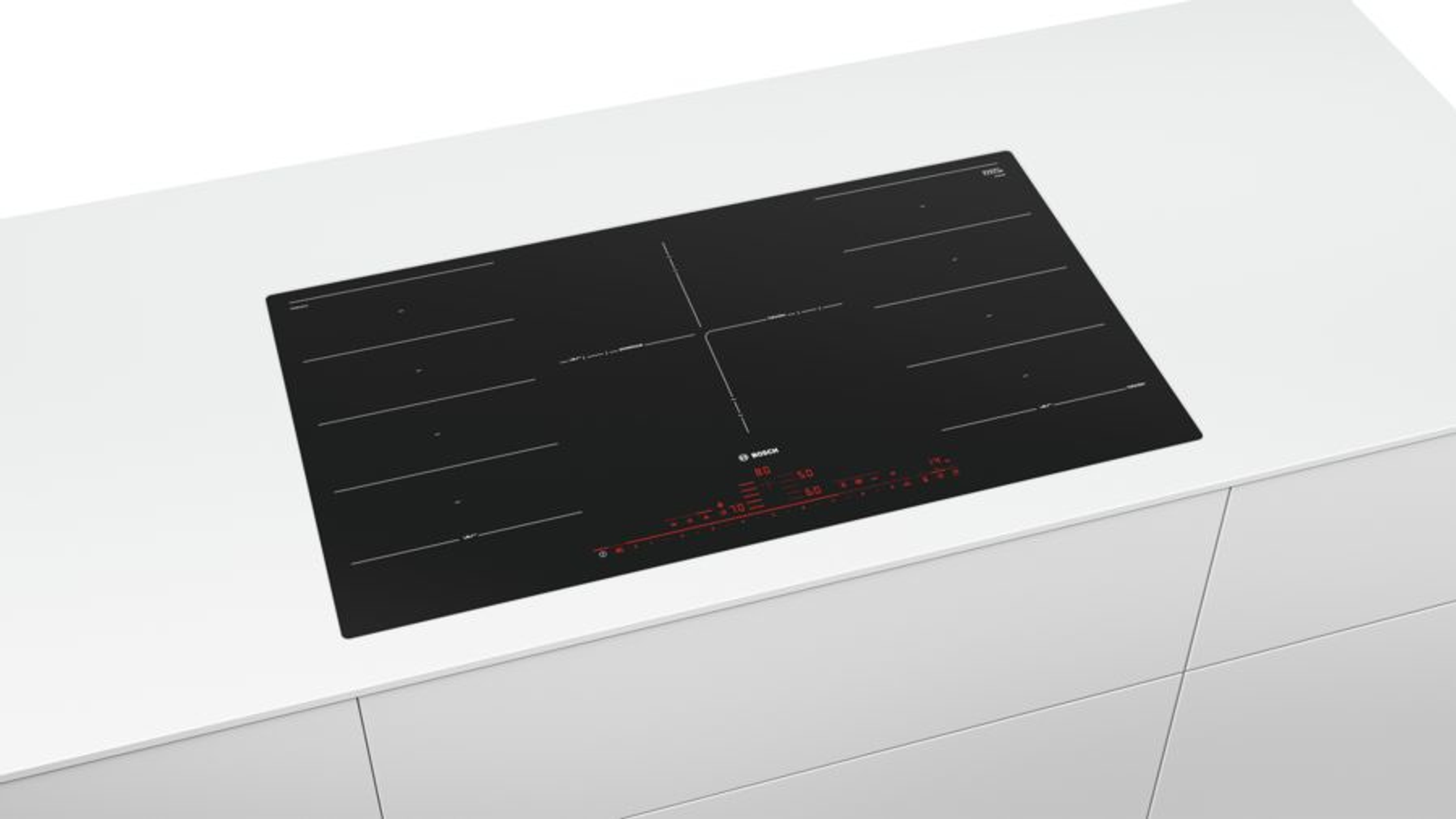 Un piano cottura a induzione Bosch nero con più fuochi su un piano di lavoro bianco.
