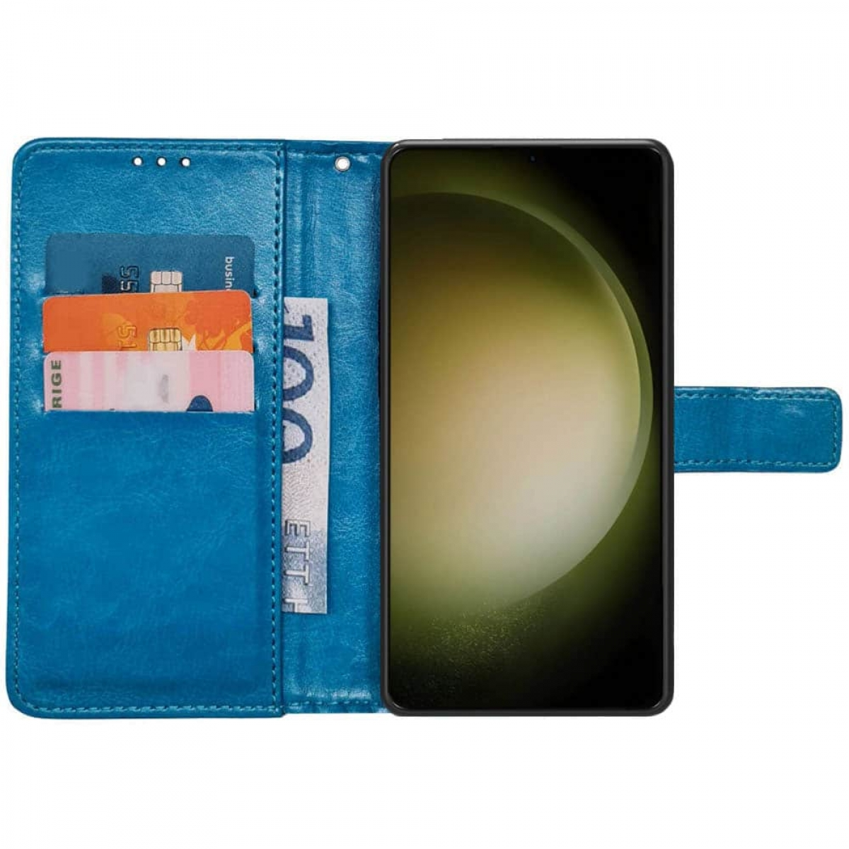 Blaue Handyhülle mit Karten und Geld. Das Telefon ist in der Hülle. Weißer Hintergrund.