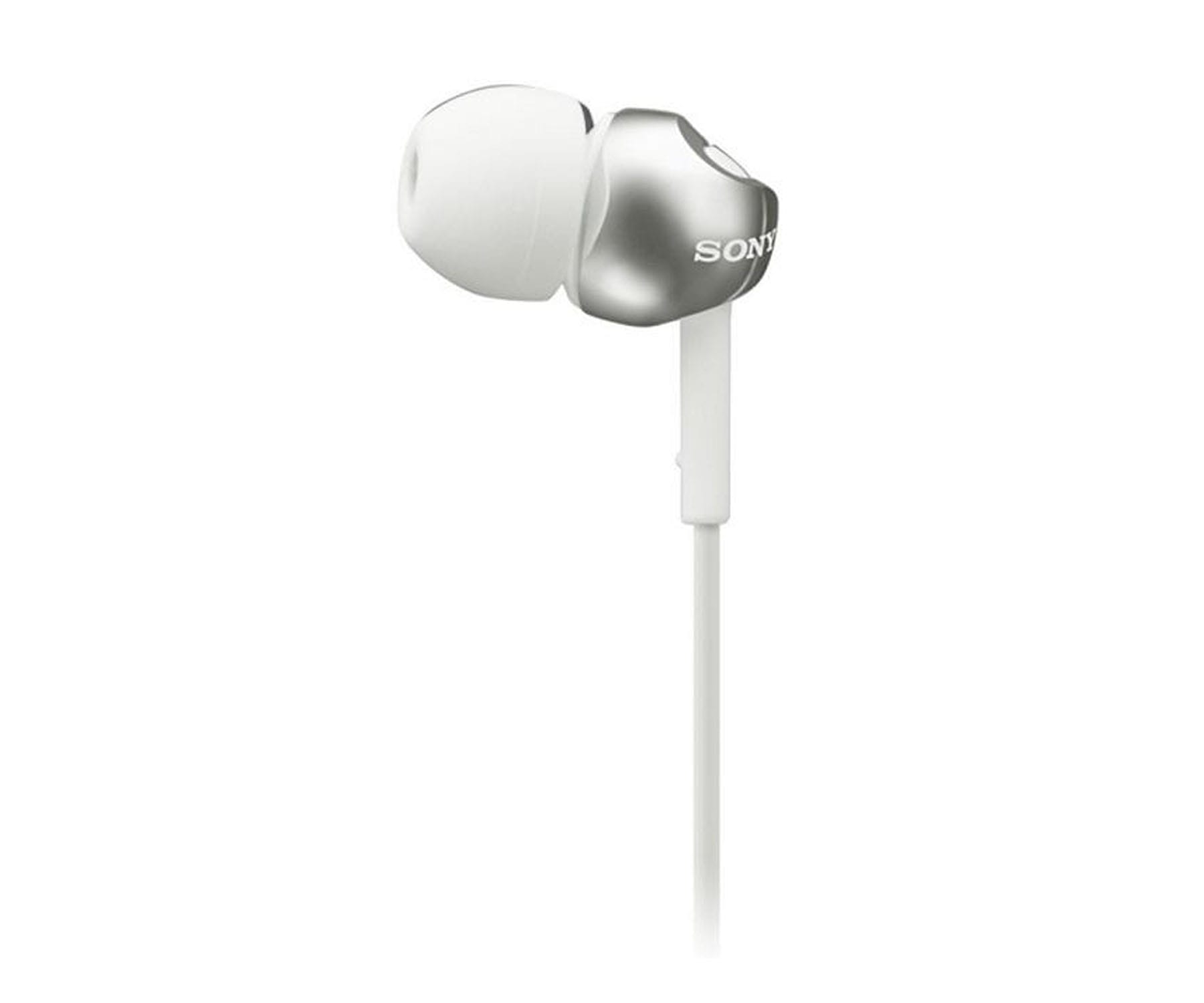 Auricolari bianchi e argento con cavo bianco, su sfondo bianco. Un auricolare ha il nome del marchio.
