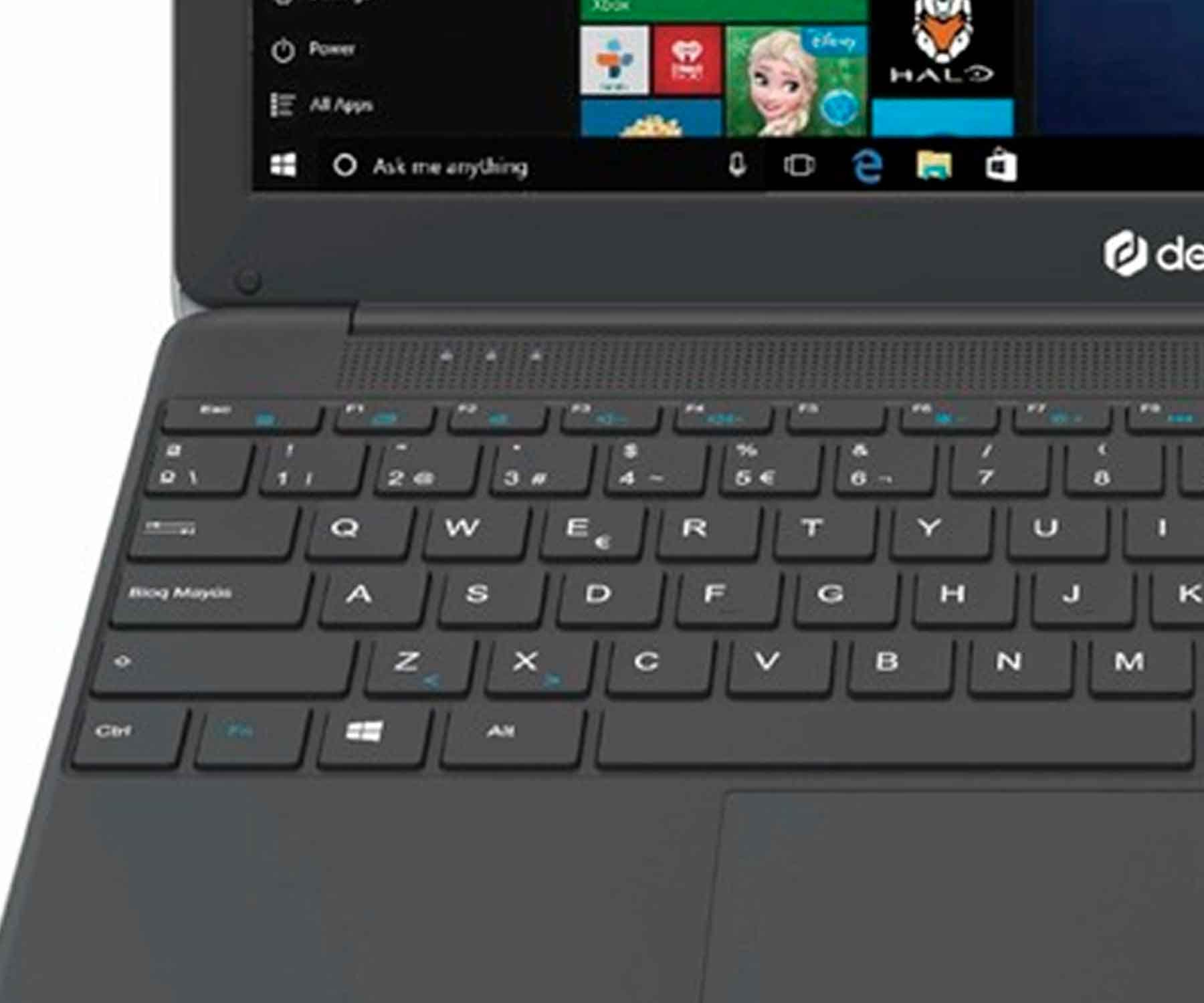 Primer plano del teclado del portátil. La pantalla muestra aplicaciones. Texto: Ask me anything.