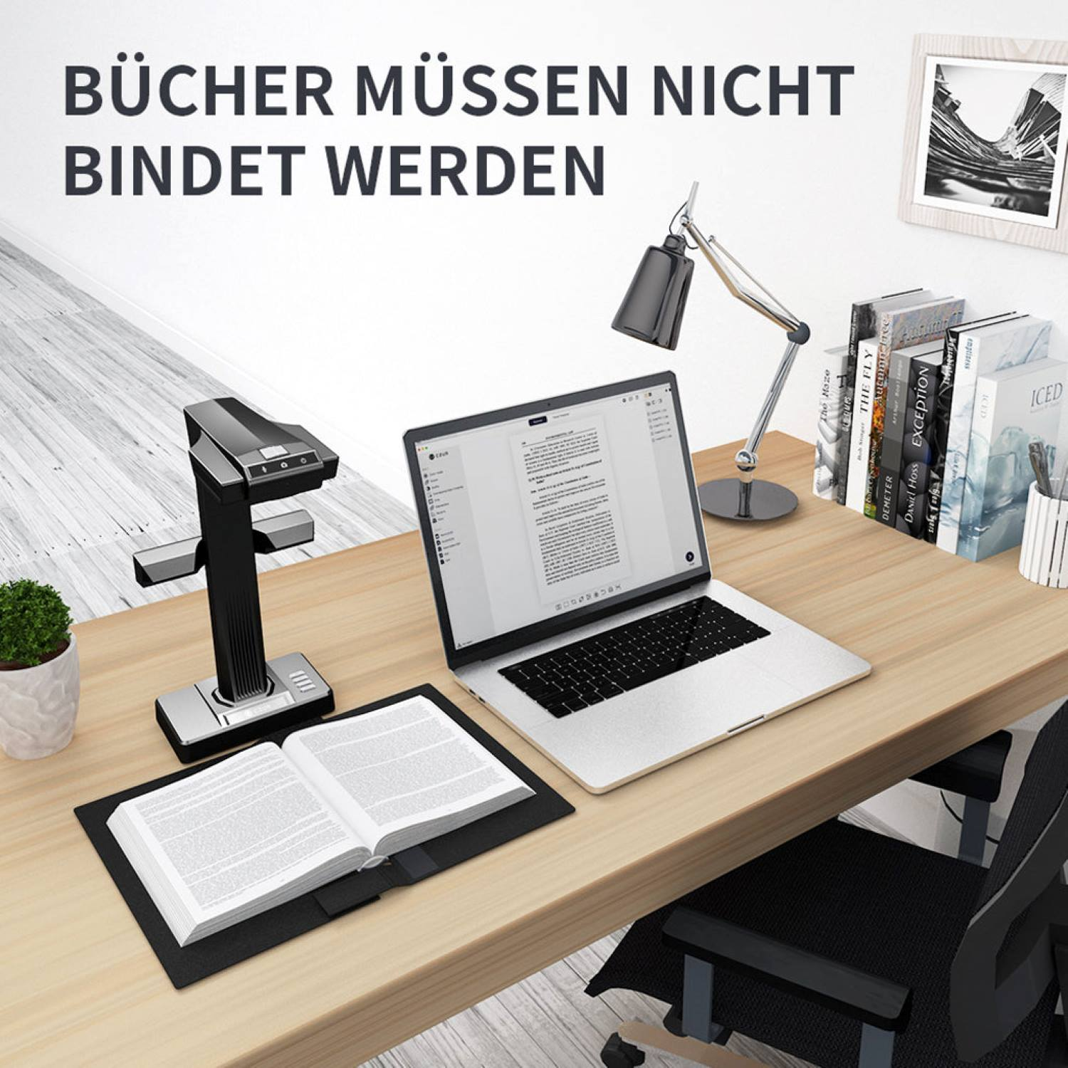 Schreibtisch mit Buchscanner, offenem Buch, Laptop, Lampe und Büchern. Text: BÜCHER MÜSSEN NICHT BINDET WERDEN.