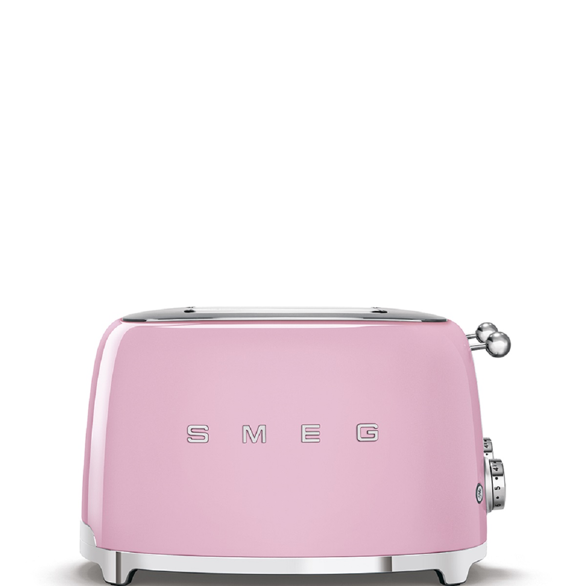 Rosa Smeg Toaster auf weißem Hintergrund. Chromakzente, zwei Schlitze, Wählscheibe.