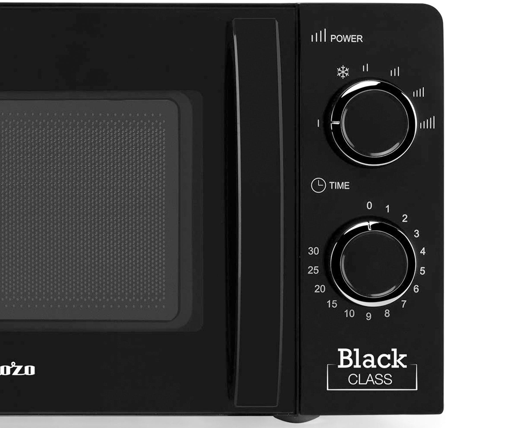 Czerwony gramofon w stylu vintage z otwartą pokrywą i płytą na talerzu.