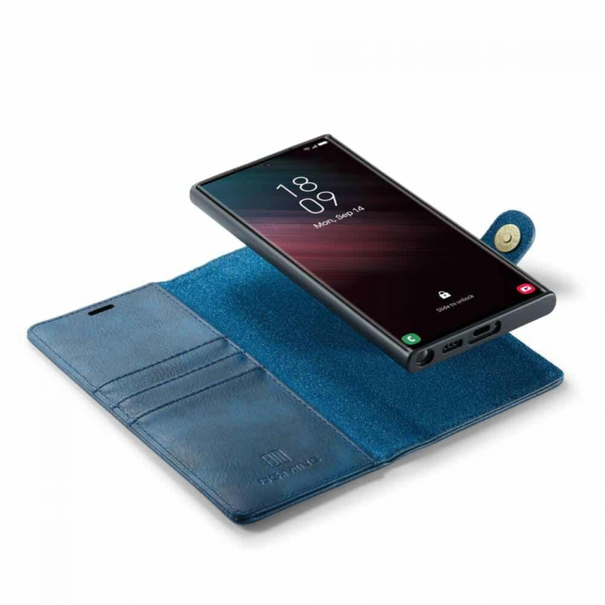 Ein Telefon mit Sperrbildschirm in einer blauen Lederhülle, offen. Weißer Hintergrund.