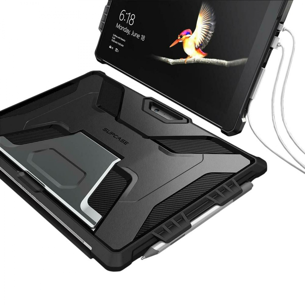 Eine schwarze Tablet-Hülle mit Ständer und Stift. Tablet ist auf dem Display.