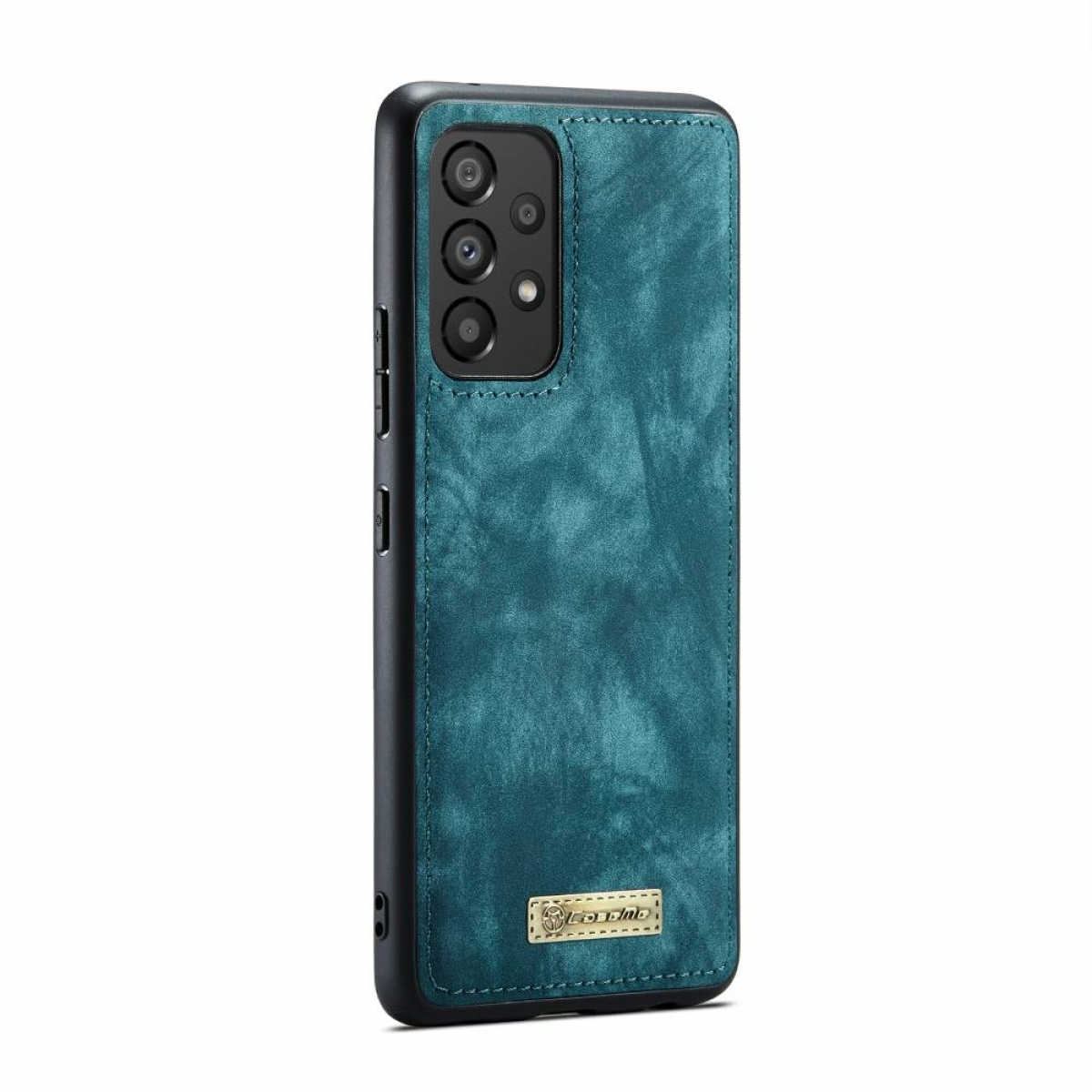 Eine teal-farbene Leder-Handyhülle mit goldenem Logo. Das Telefon hat drei Kameras.