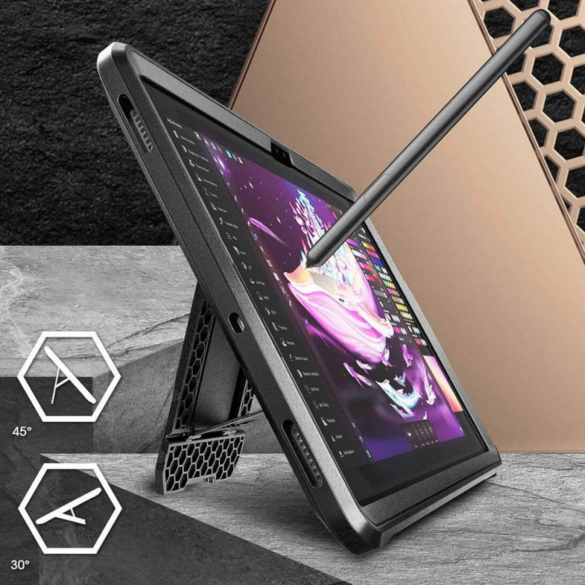 Schwarzes Tablet in einer Hülle mit Stift. Das Tablet ist auf einem Ständer angewinkelt. Hintergrund ist Bronze.