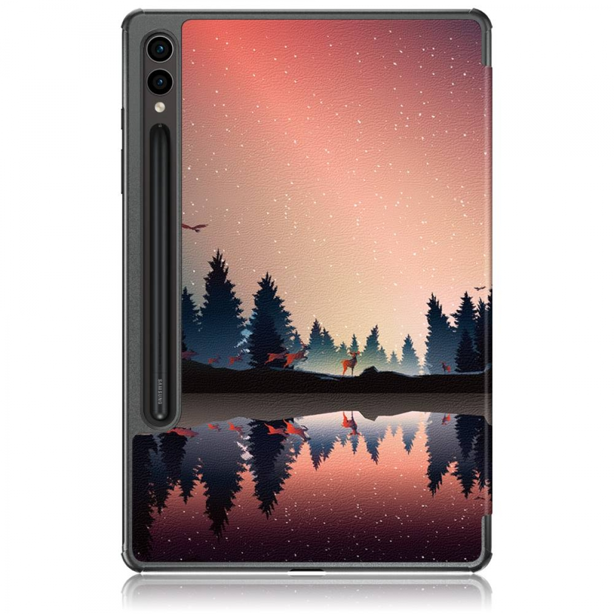 Eine Tablet-Hülle mit Landschaftsdesign eines Waldes, Sees und Sternenhimmels. Der Tablet-Bildschirm ist sichtbar.
