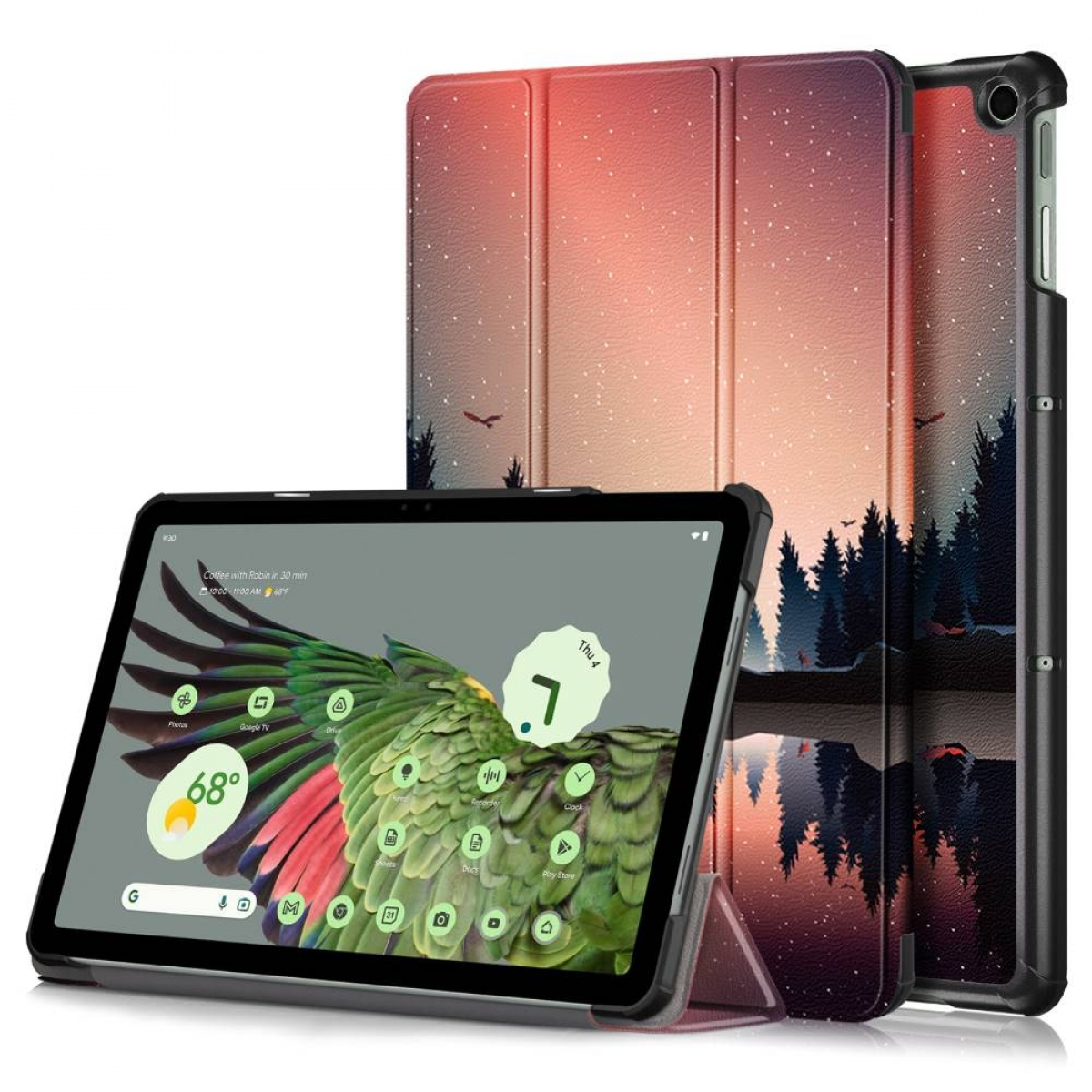 Tablet in einer Hülle mit Wald- und Sonnenuntergangsdesign. Die Hülle ist offen. Weißer Hintergrund.