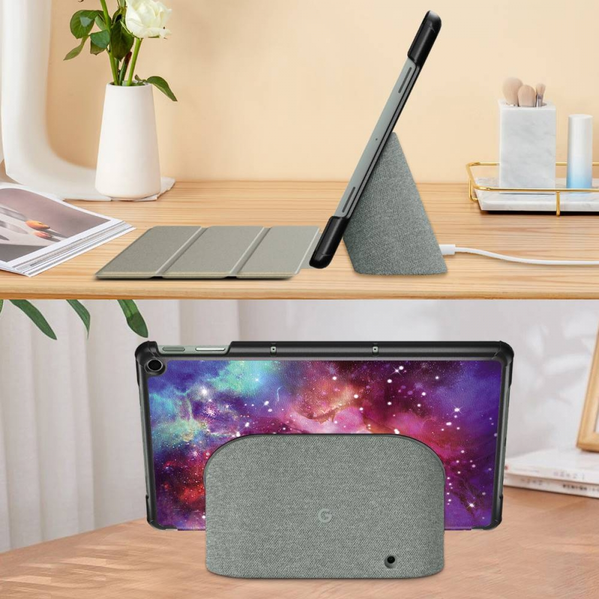 Tablet auf Ständer, ein weiteres flach, und ein Google Home Mini, alles auf einem Schreibtisch.