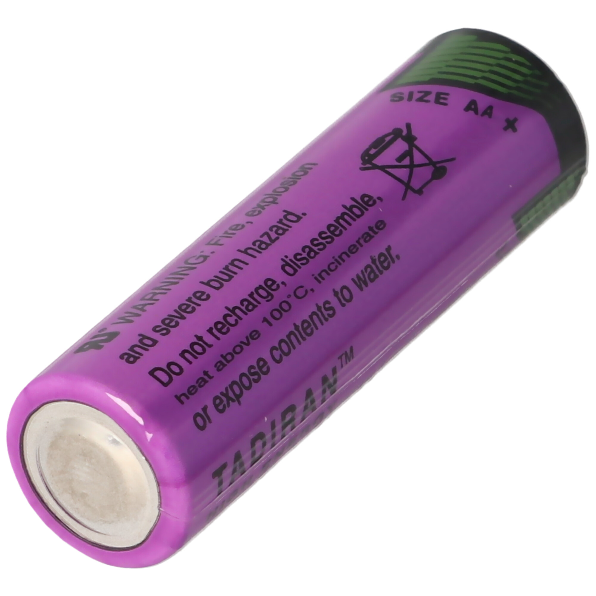 Eine lila AA-Batterie mit Warnhinweisen. Die Batterie hat einen grünen Deckel und ein silbernes Ende.