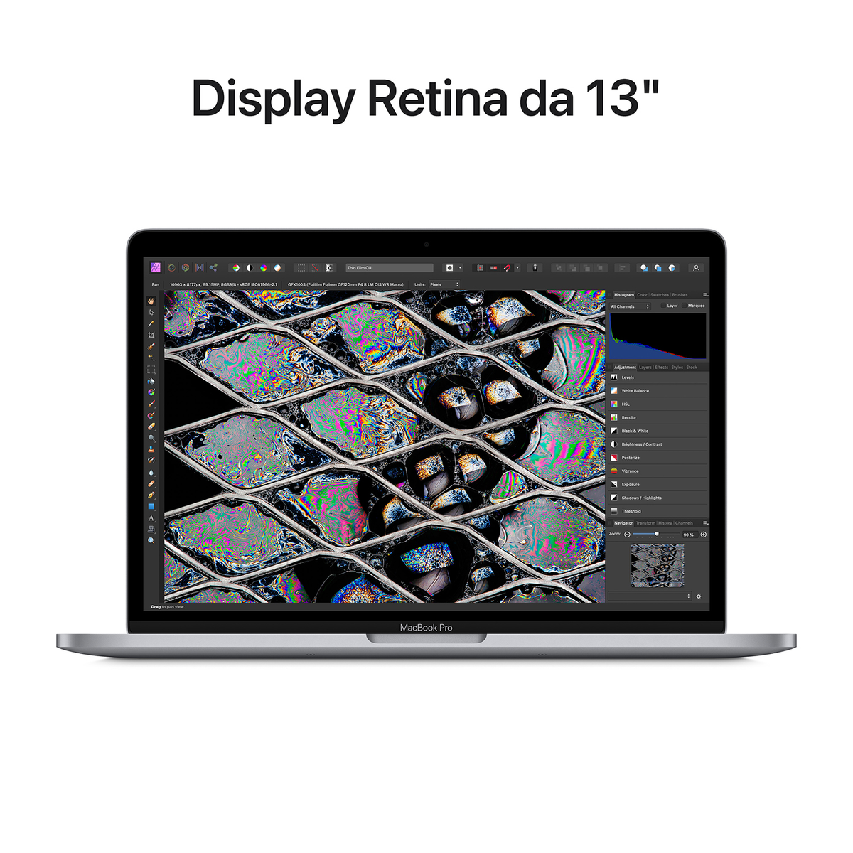 Un laptop con uno schermo che mostra un'immagine, il testo recita 'Display Retina da 13'.